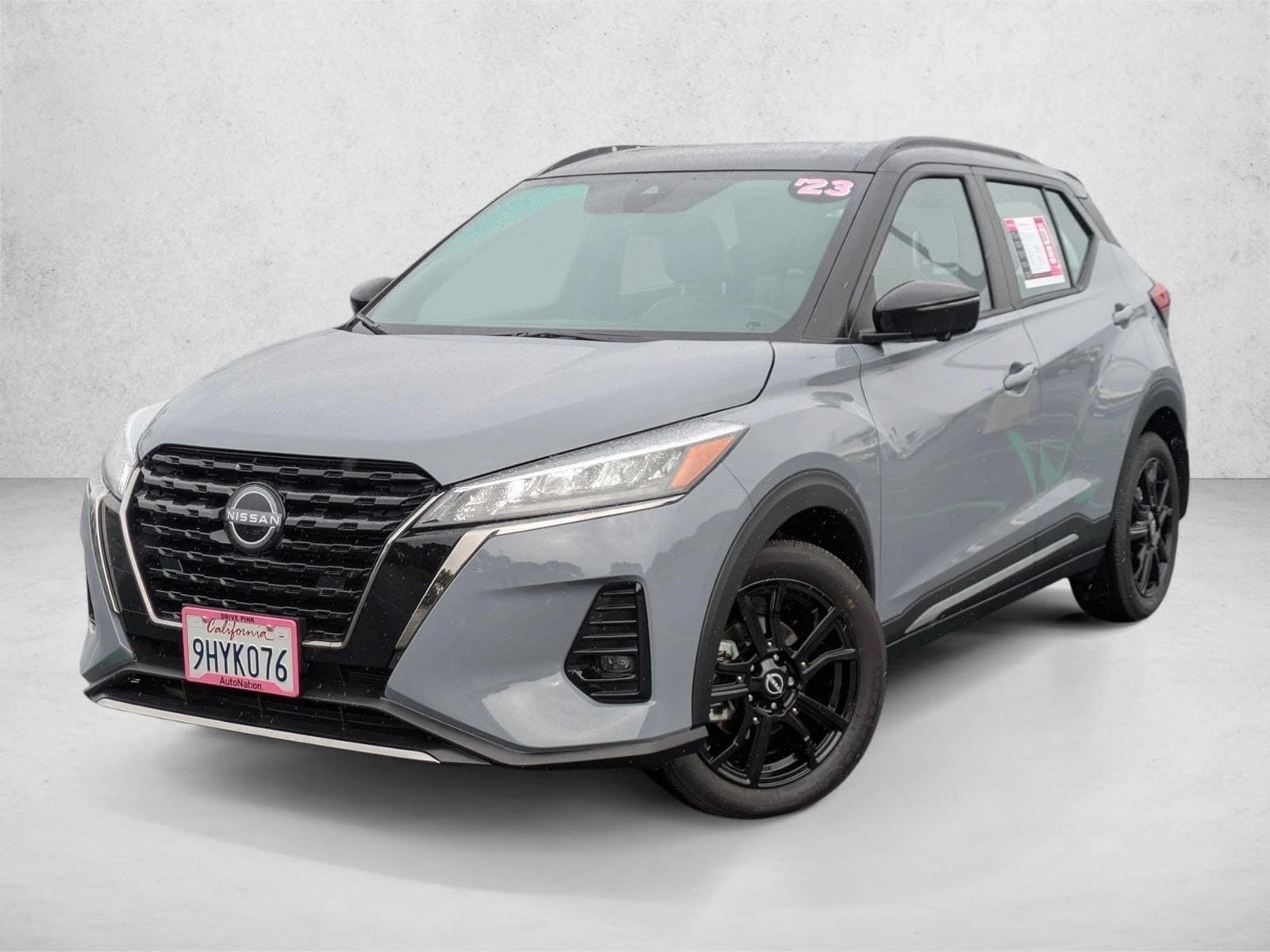 2023 Nissan Kicks SR's photo