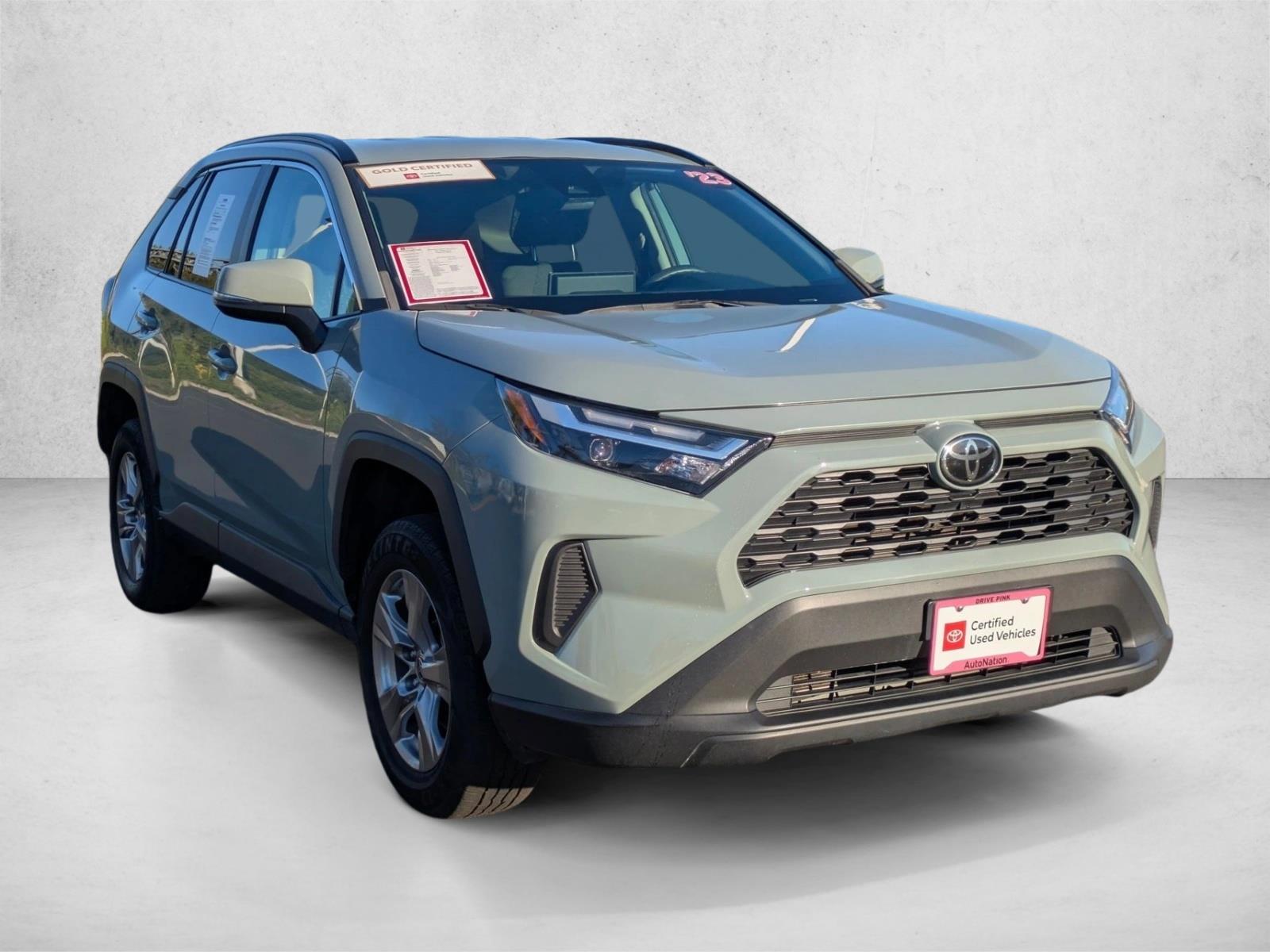 2023 Toyota RAV4 XLE photo 3