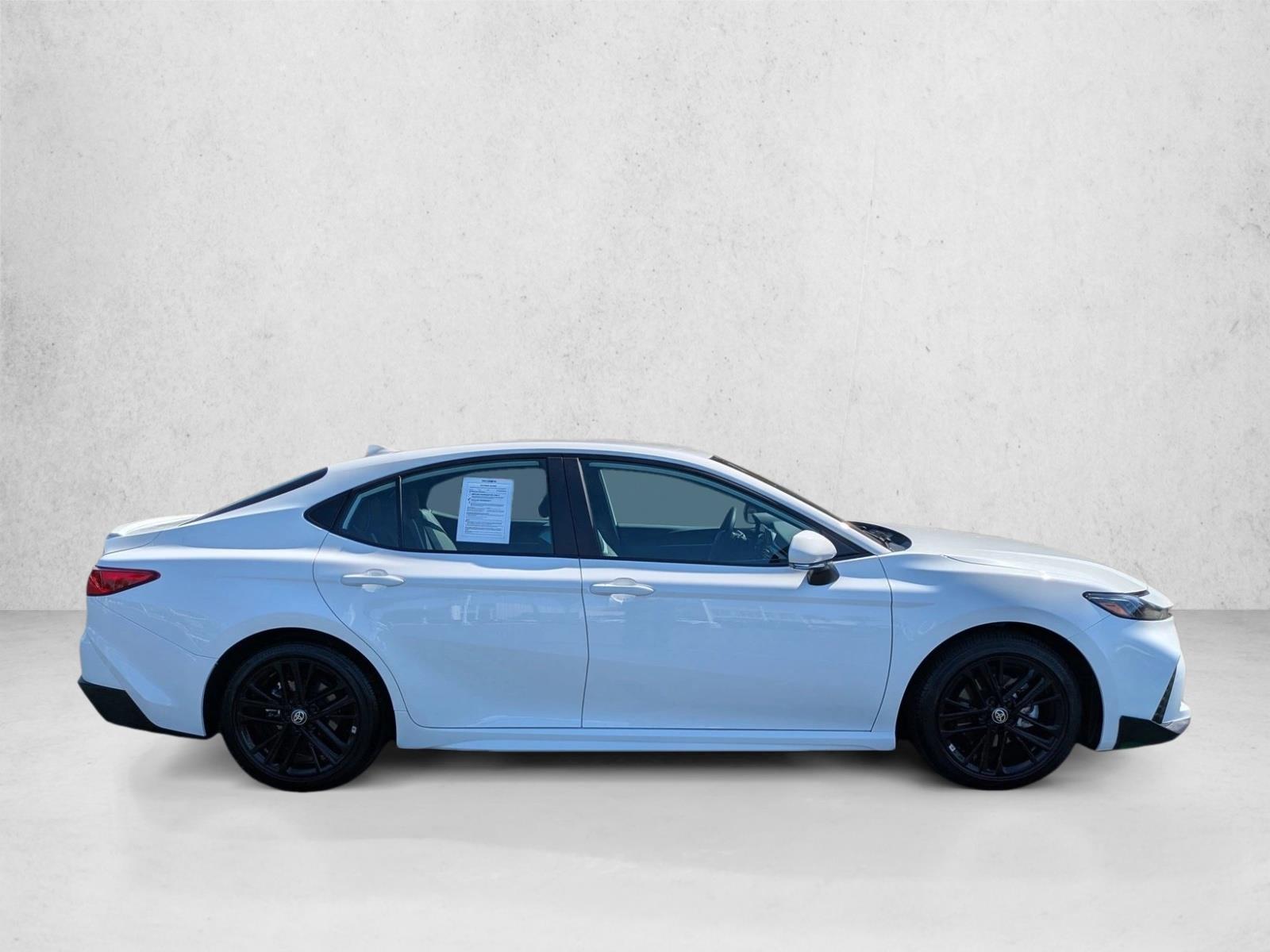 2025 Toyota Camry SE photo 4