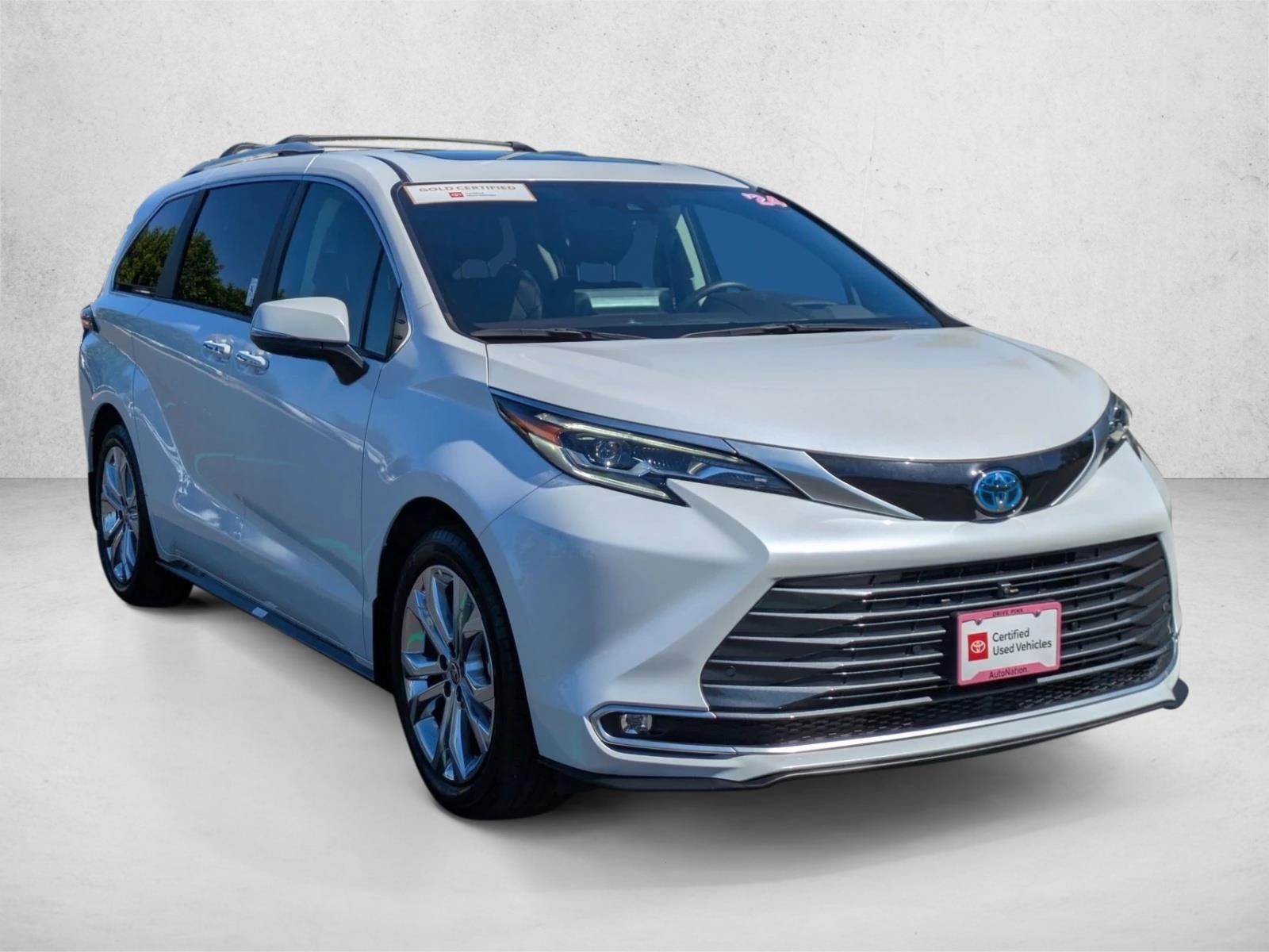 2024 Toyota Sienna Platinum photo 3