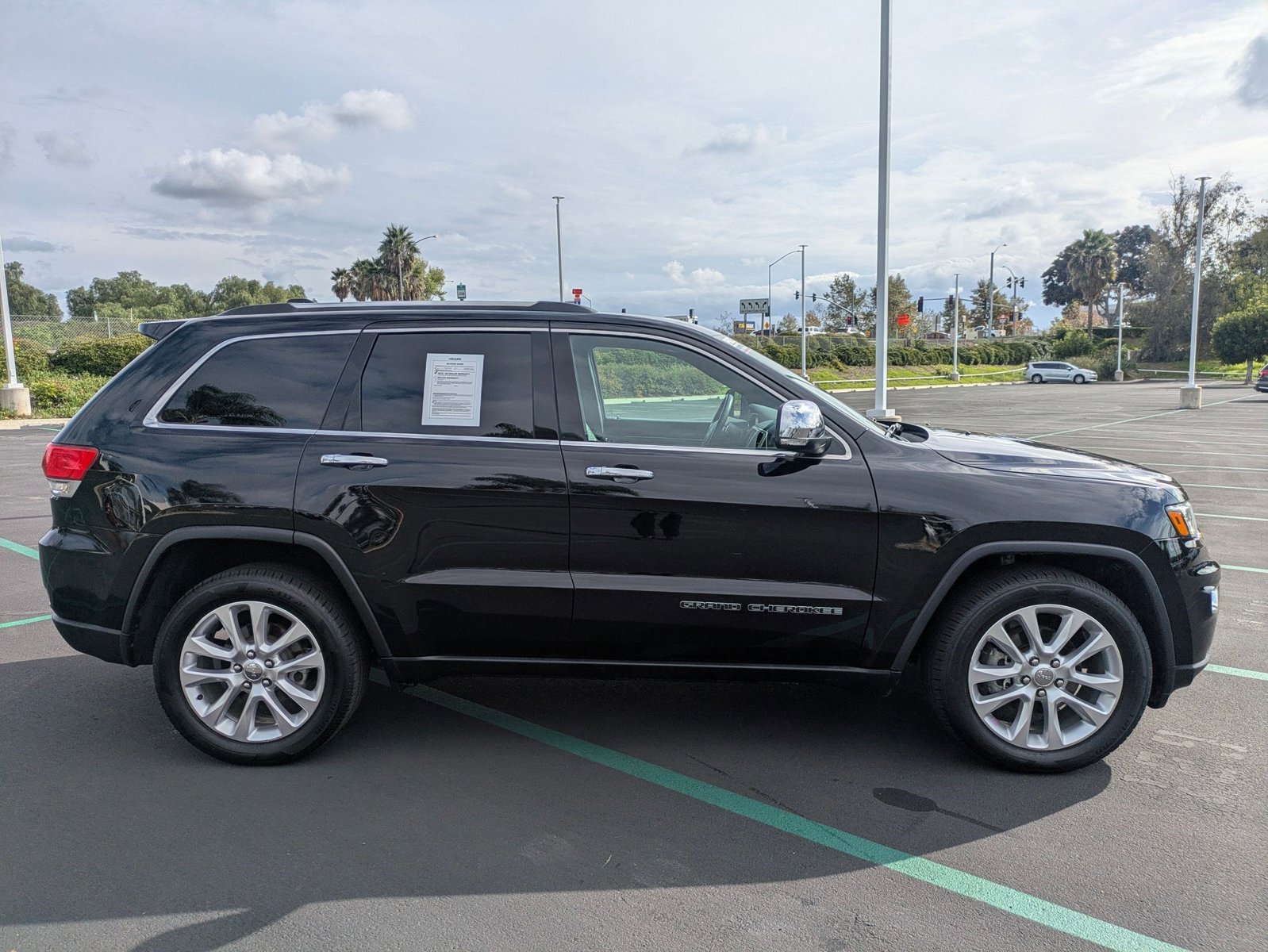 2017 Jeep Grand Cherokee Limited photo 2