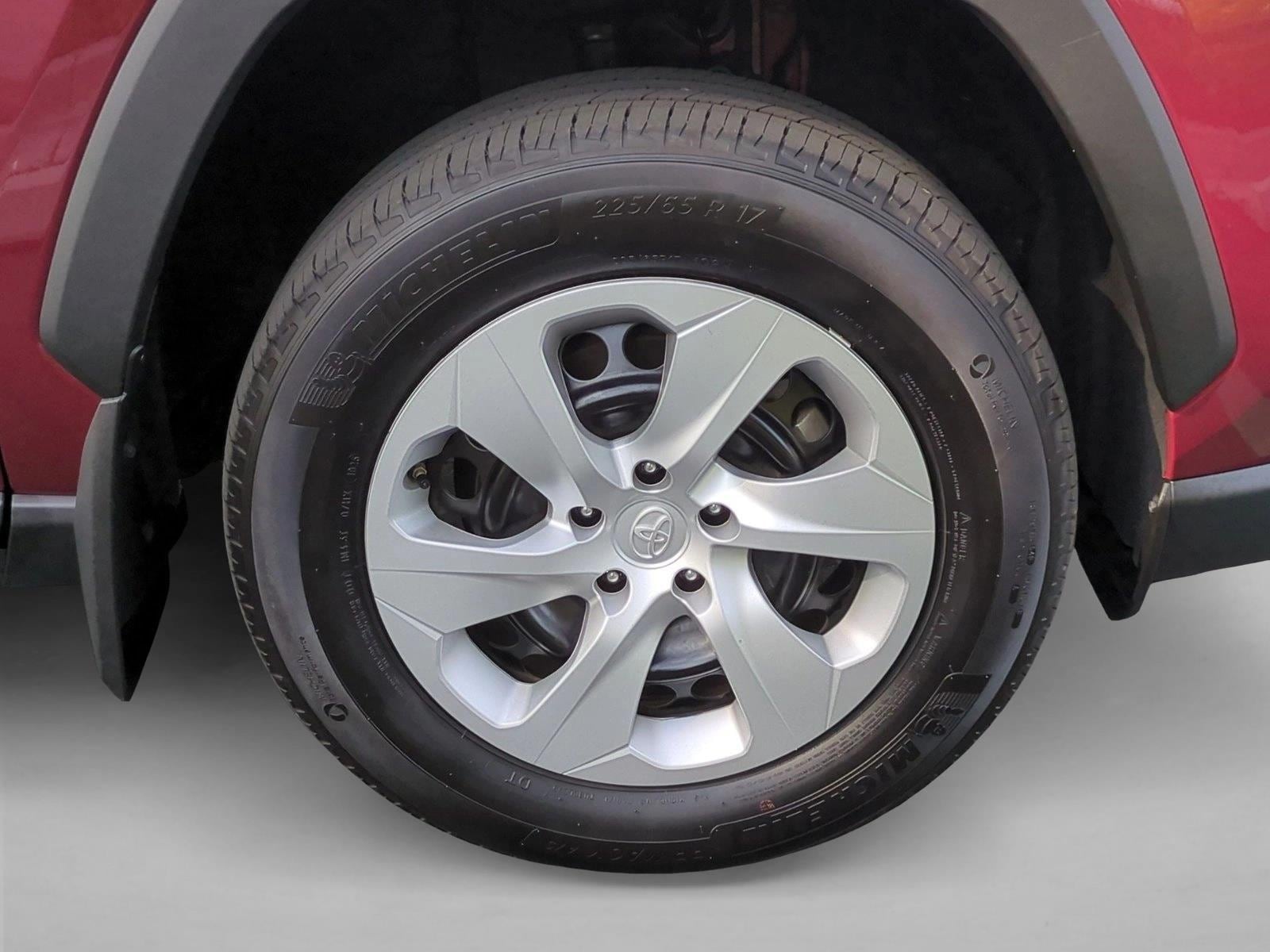 2025 Toyota RAV4 LE - Photo 23