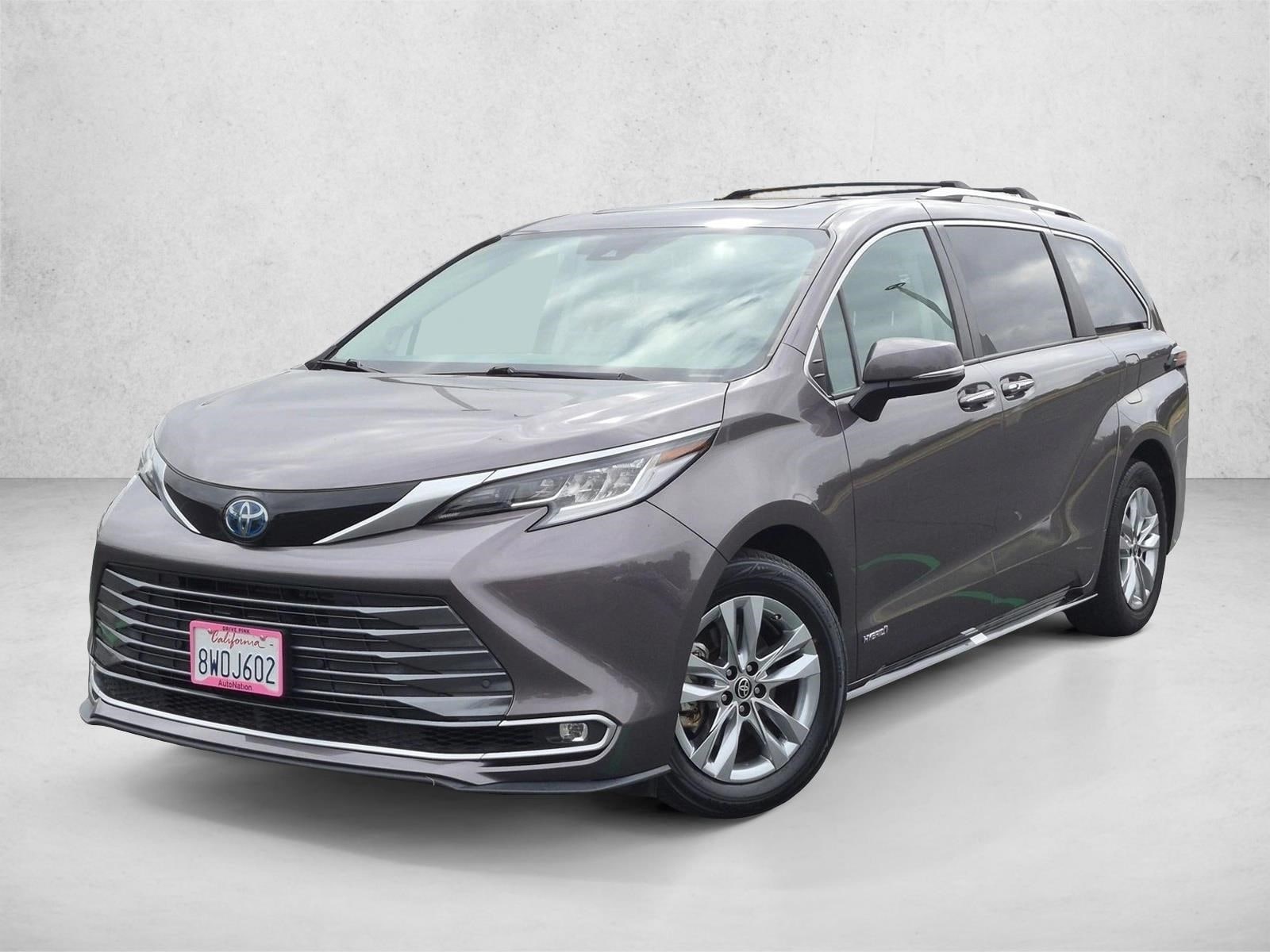 2021 Toyota Sienna Limited 7-Passenger Hybrid FWD's photo