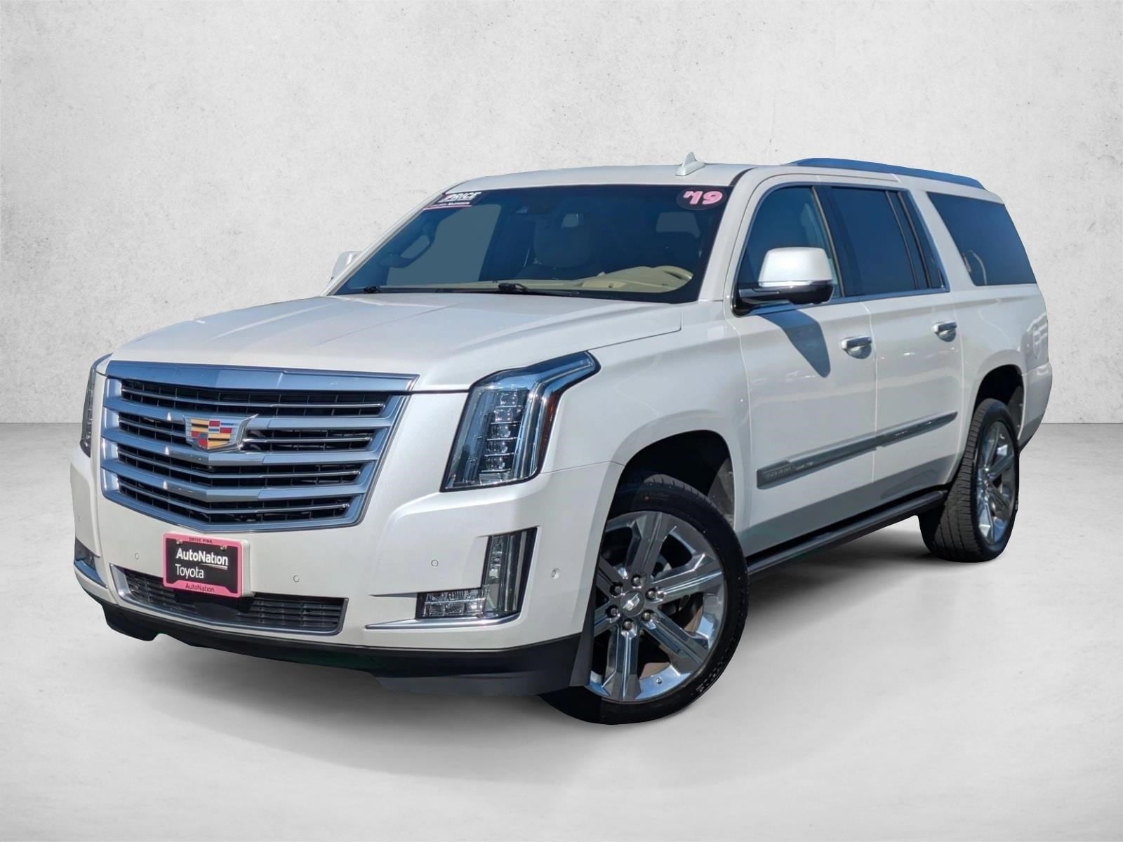 2019 Cadillac Escalade ESV Platinum's photo