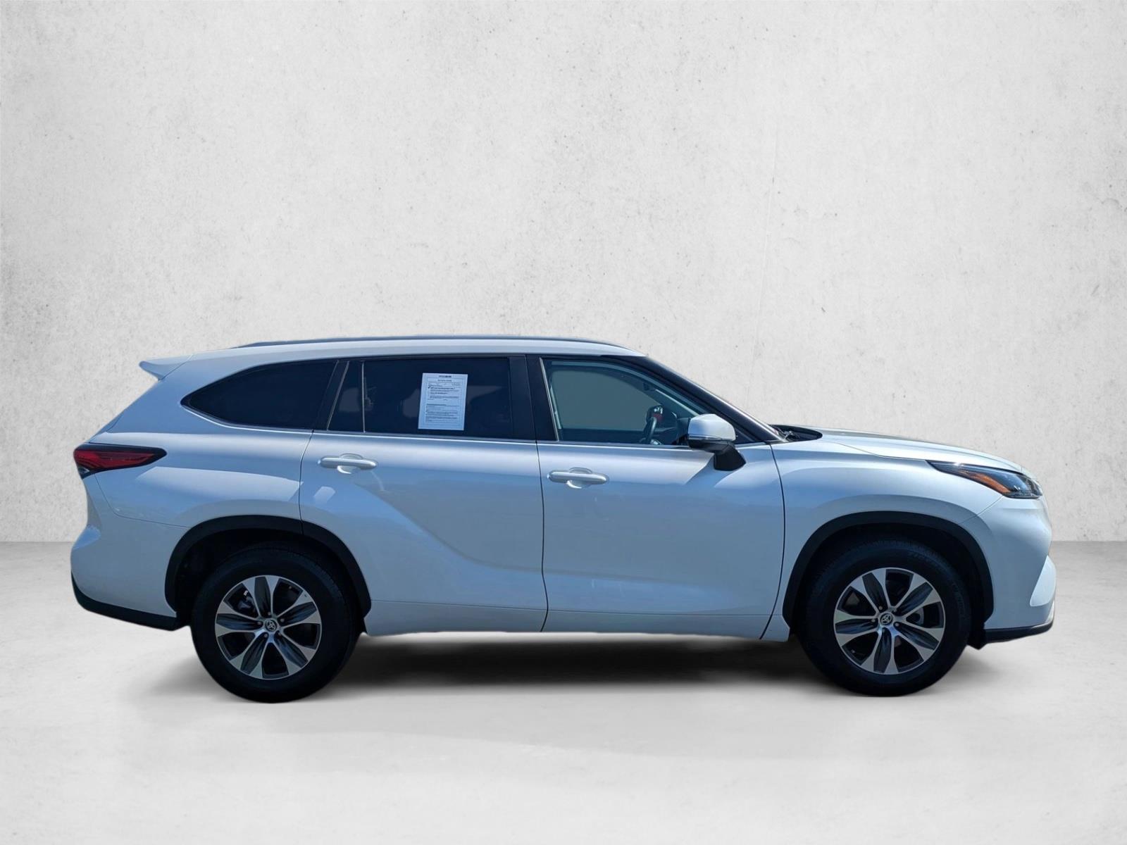 2023 Toyota Highlander XLE photo 4