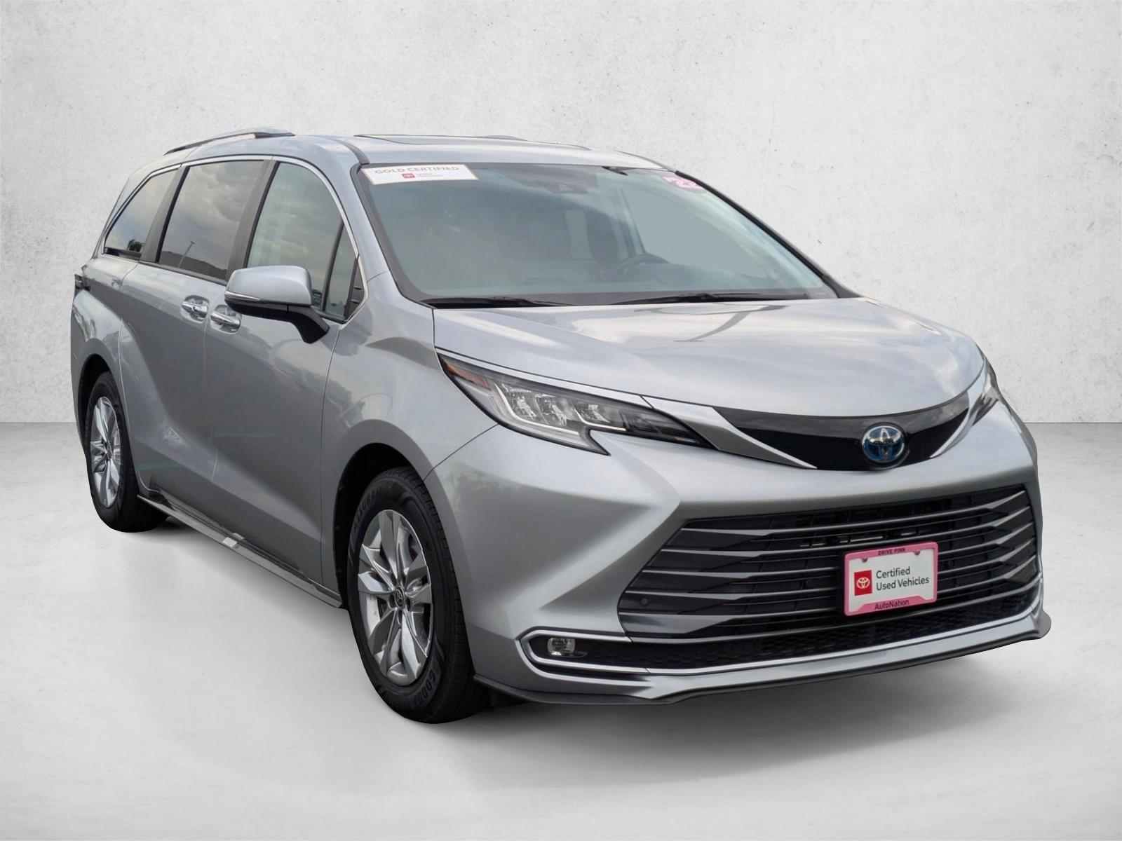 2022 Toyota Sienna Limited photo 3