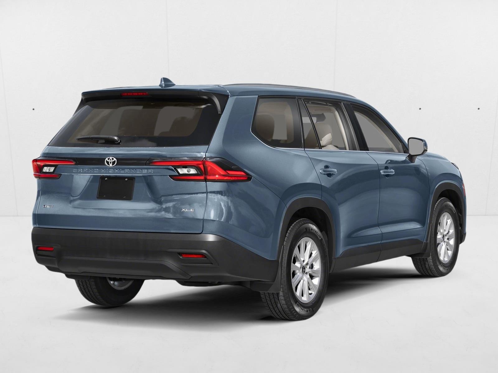 2026 Toyota Highlander XLE Hybrid photo 2