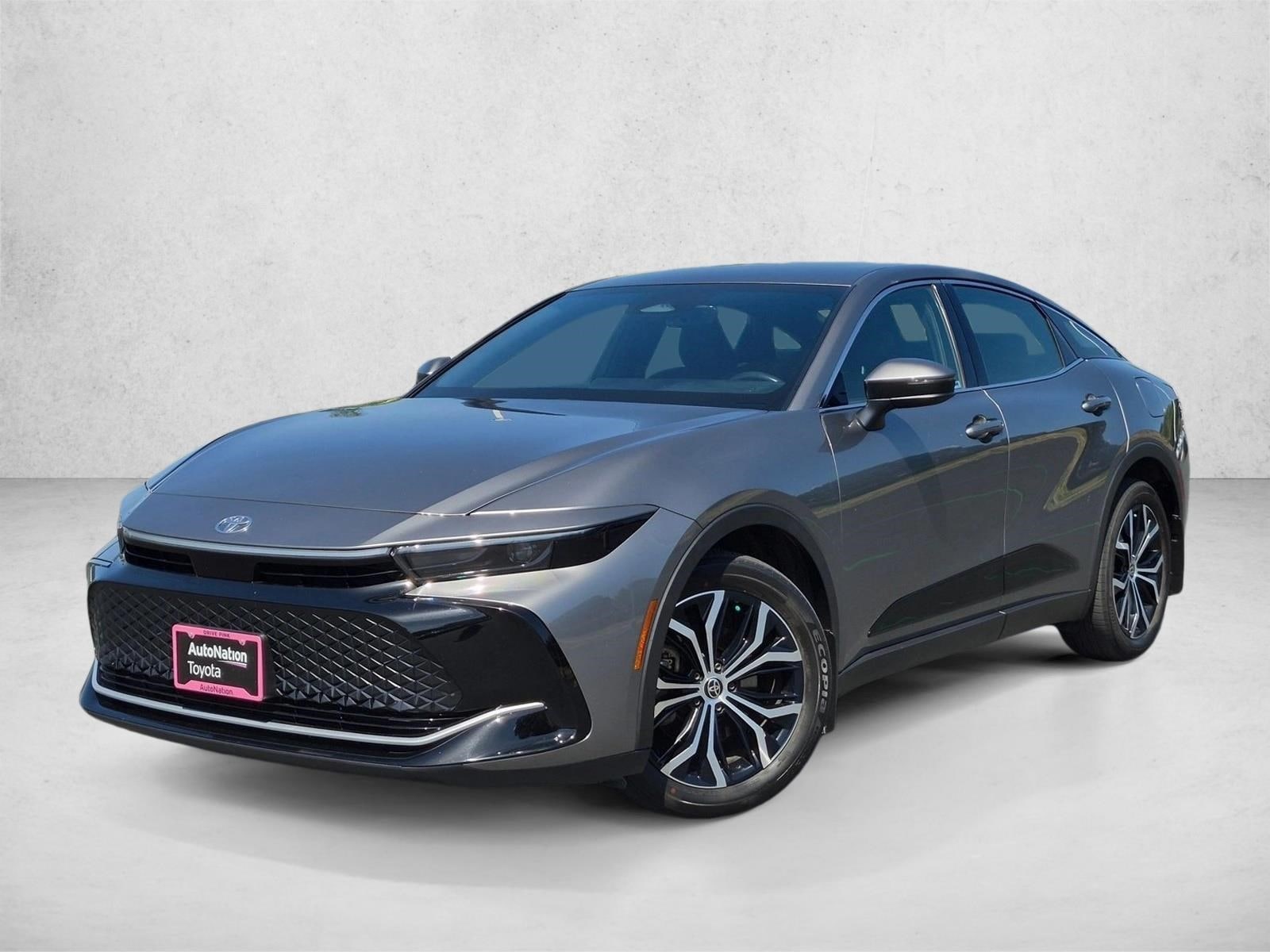 2023 Toyota Crown XLE AWD's photo
