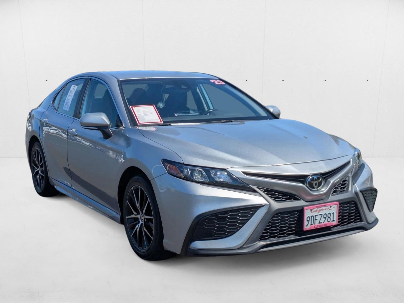 2023 Toyota Camry SE photo 3