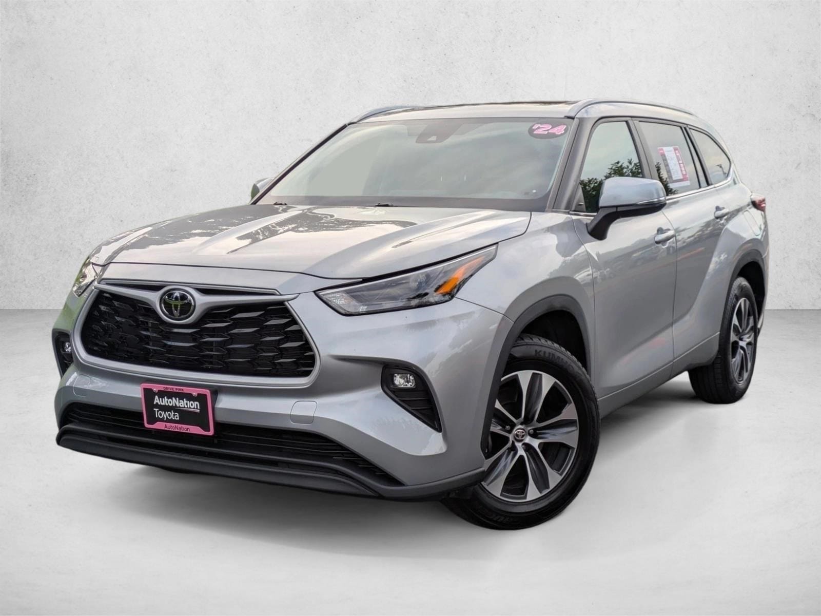 2024 Toyota Highlander XLE's photo