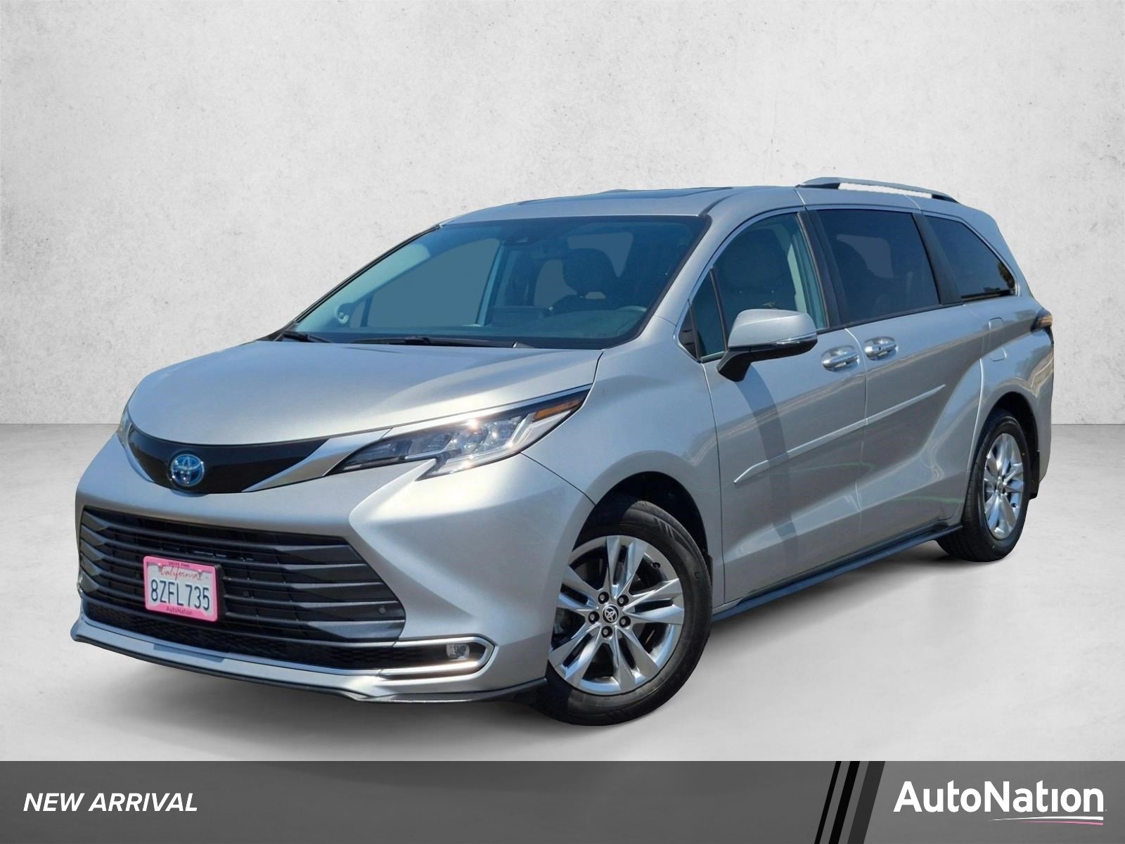 2022 Toyota Sienna Limited 7-Passenger Hybrid FWD's photo