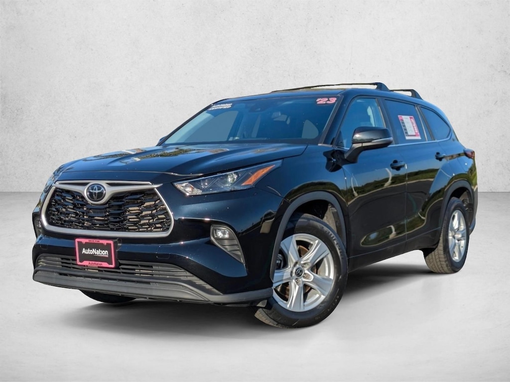 Used 2023 Toyota Highlander LE SUV