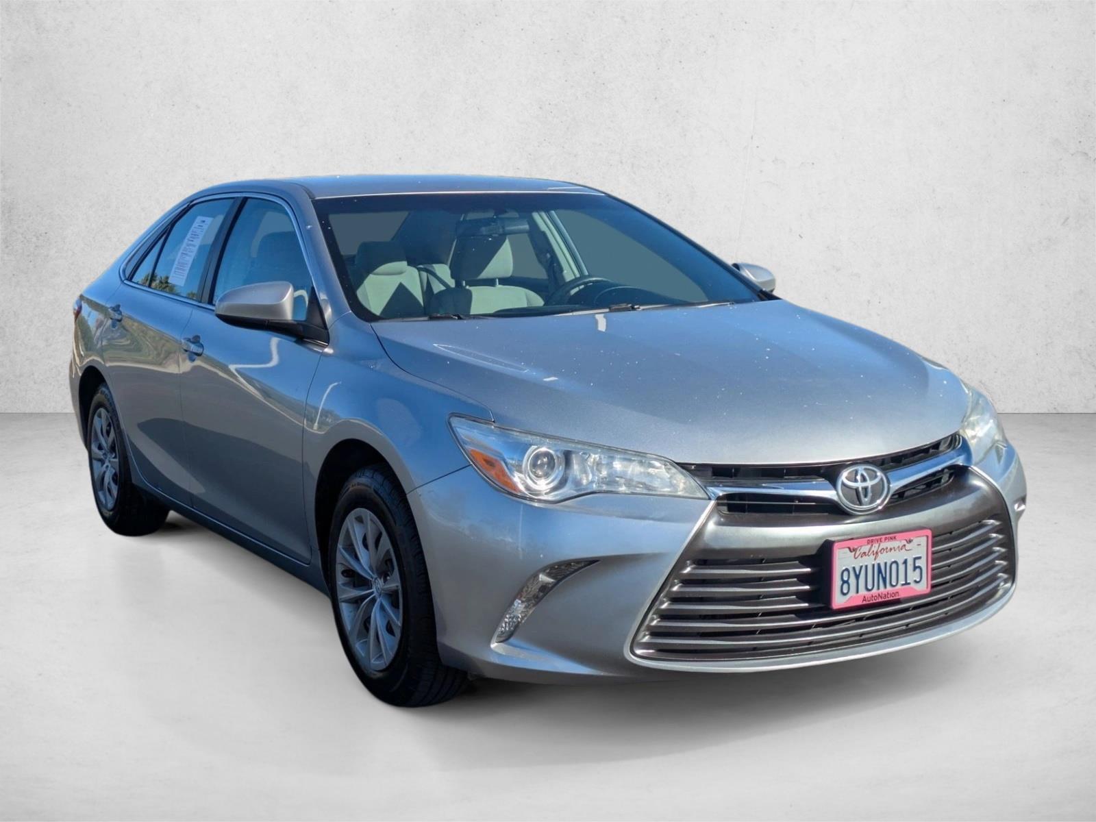 2017 Toyota Camry LE photo 3