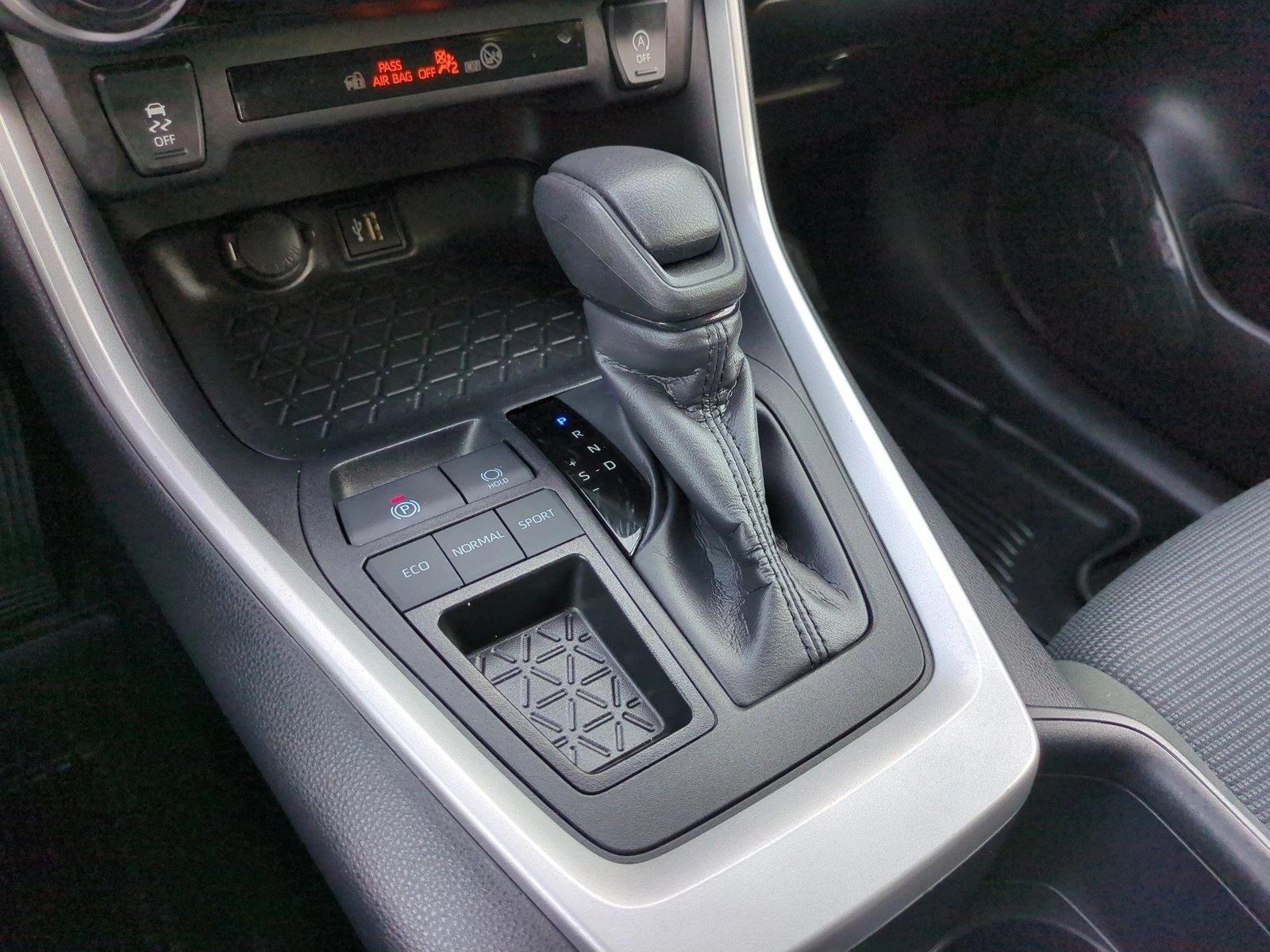 2025 Toyota RAV4 LE - Photo 12