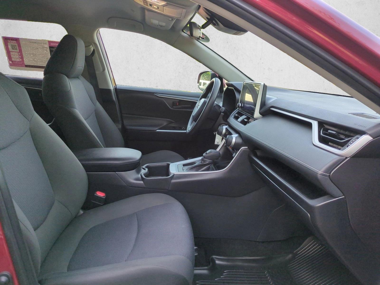 2025 Toyota RAV4 LE - Photo 20