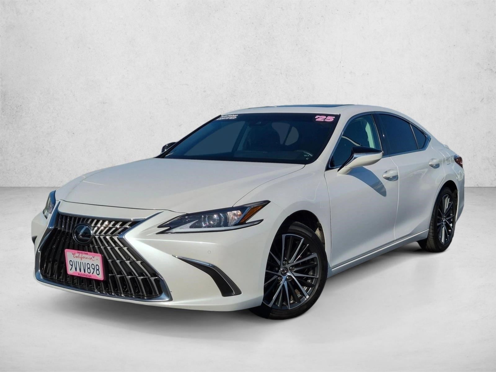 2025 Lexus ES 300h 300h's photo