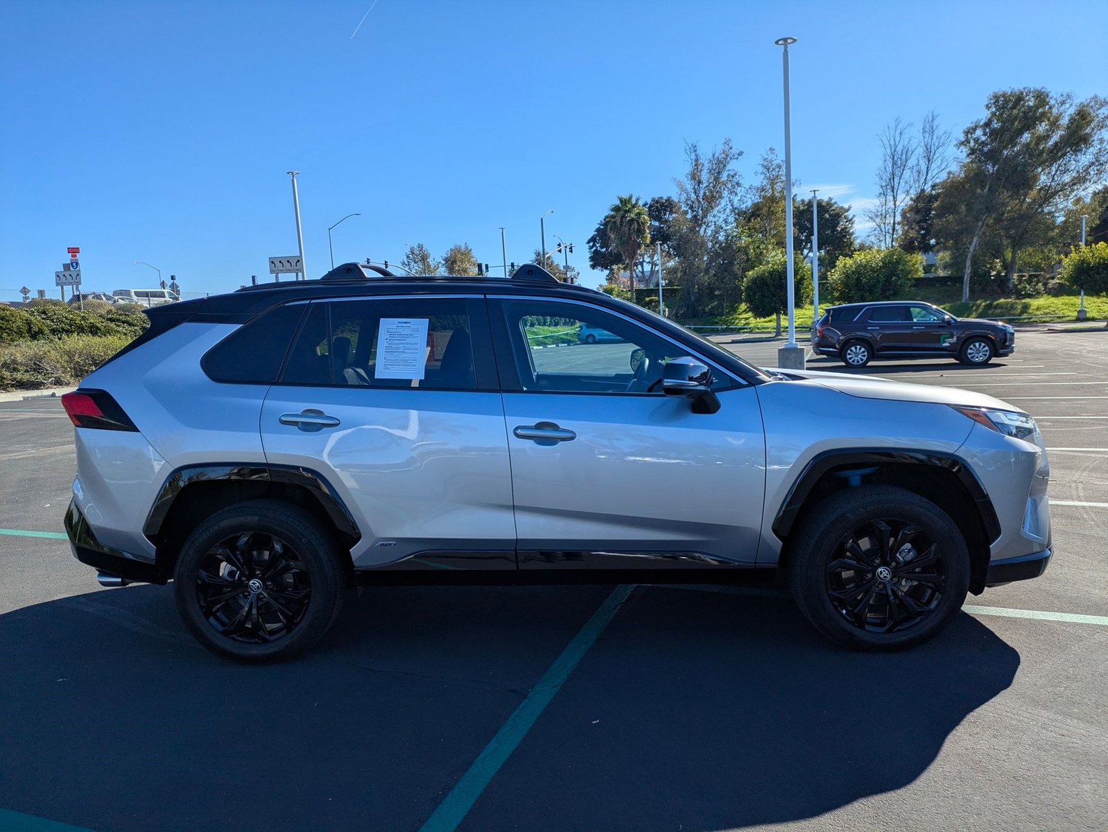 2023 Toyota RAV4 Hybrid XSE photo 2