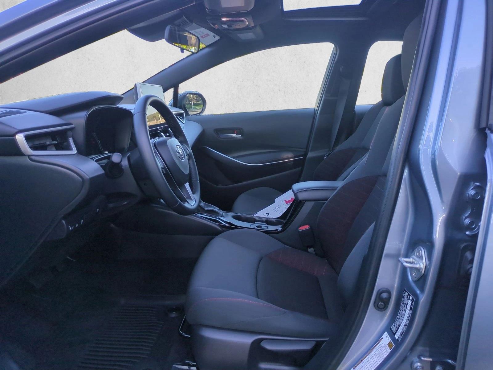 2025 Toyota Corolla SE - Photo 16