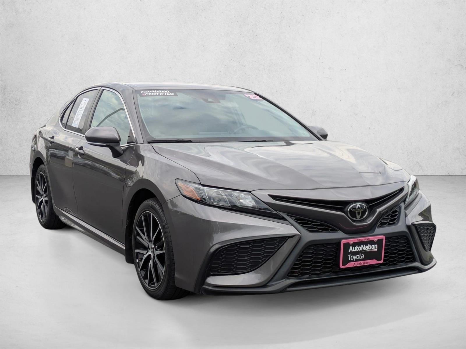 2022 Toyota Camry SE photo 3