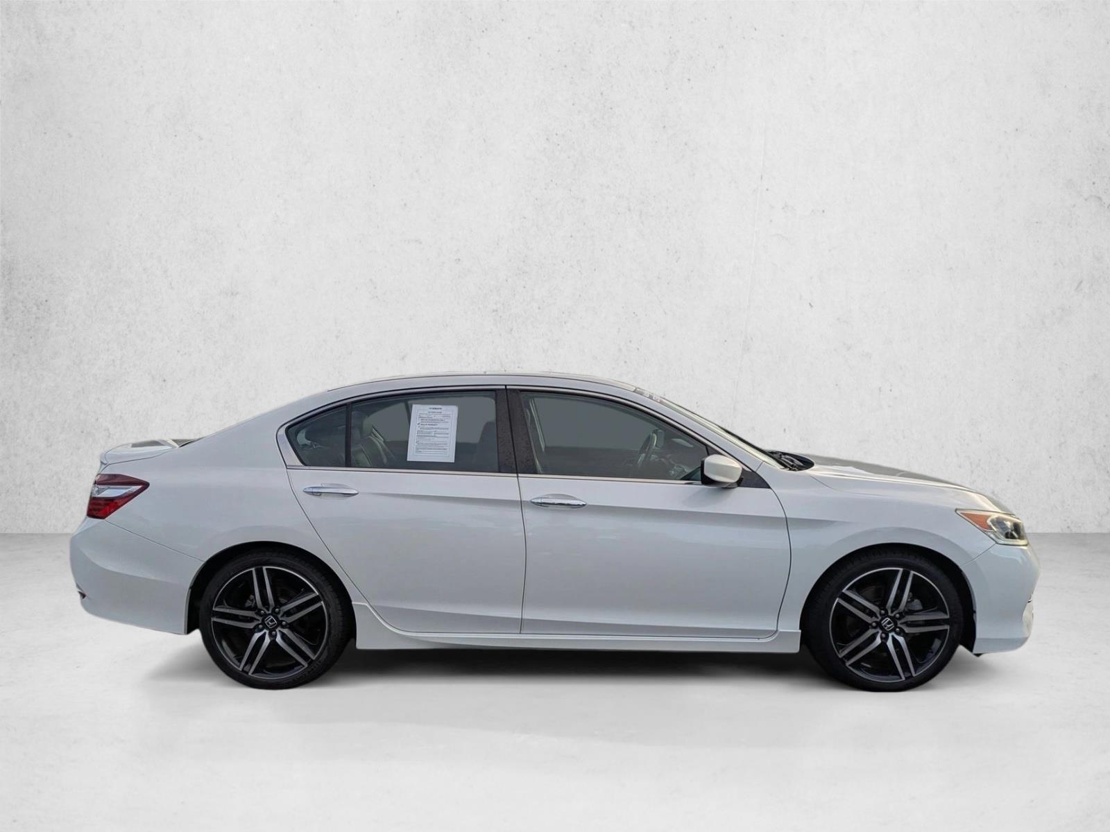 2017 Honda Accord Sport photo 4