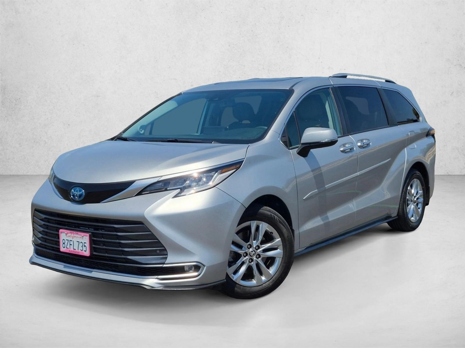 2022 Toyota Sienna Limited 7-Passenger Hybrid FWD's photo
