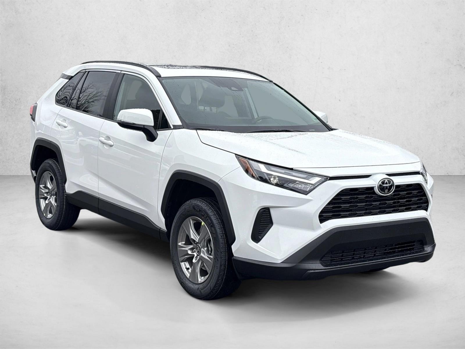 2025 Toyota RAV4 XLE photo 2