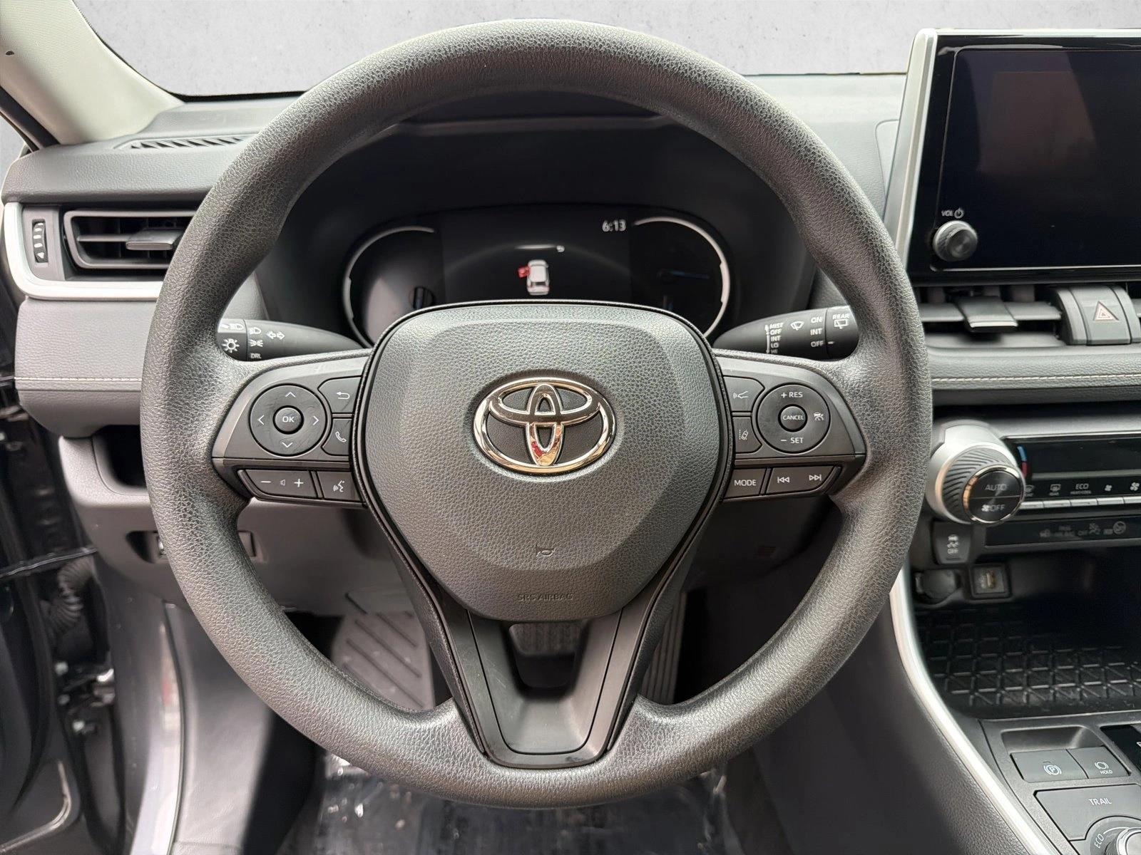 2025 Toyota RAV4 LE - Photo 14