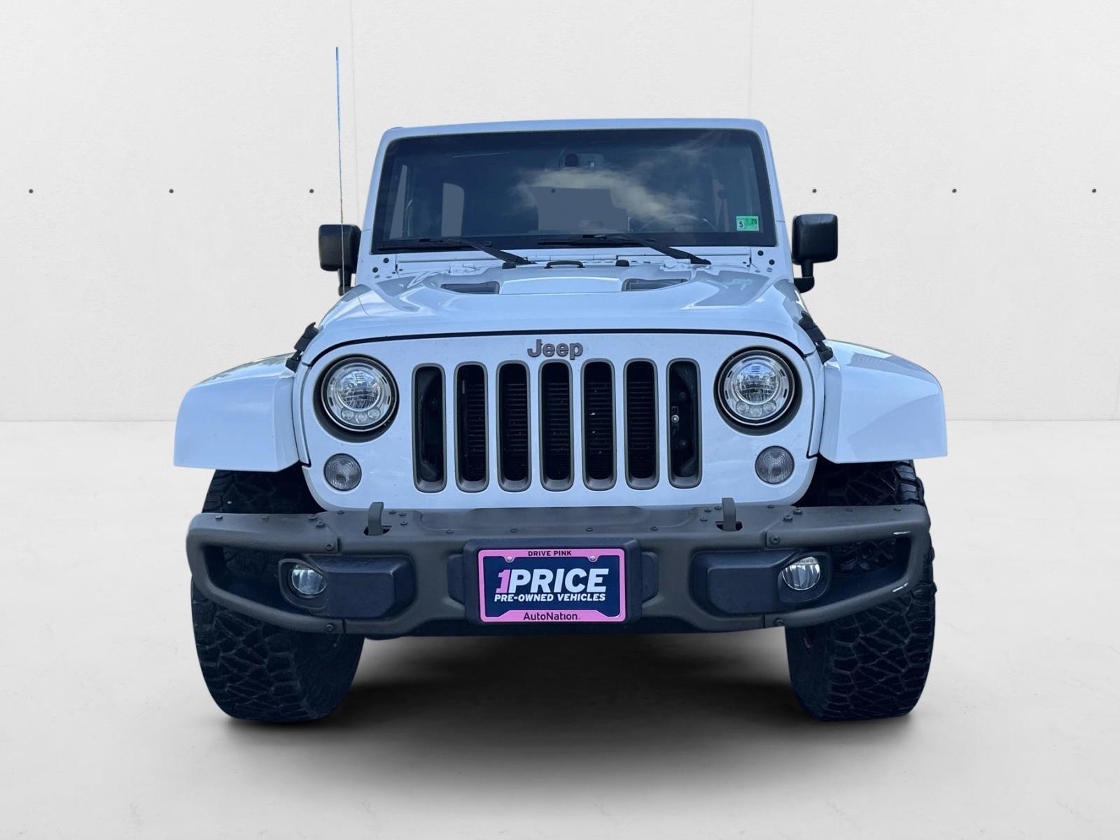 2017 Jeep Wrangler Unlimited Sahara photo 2