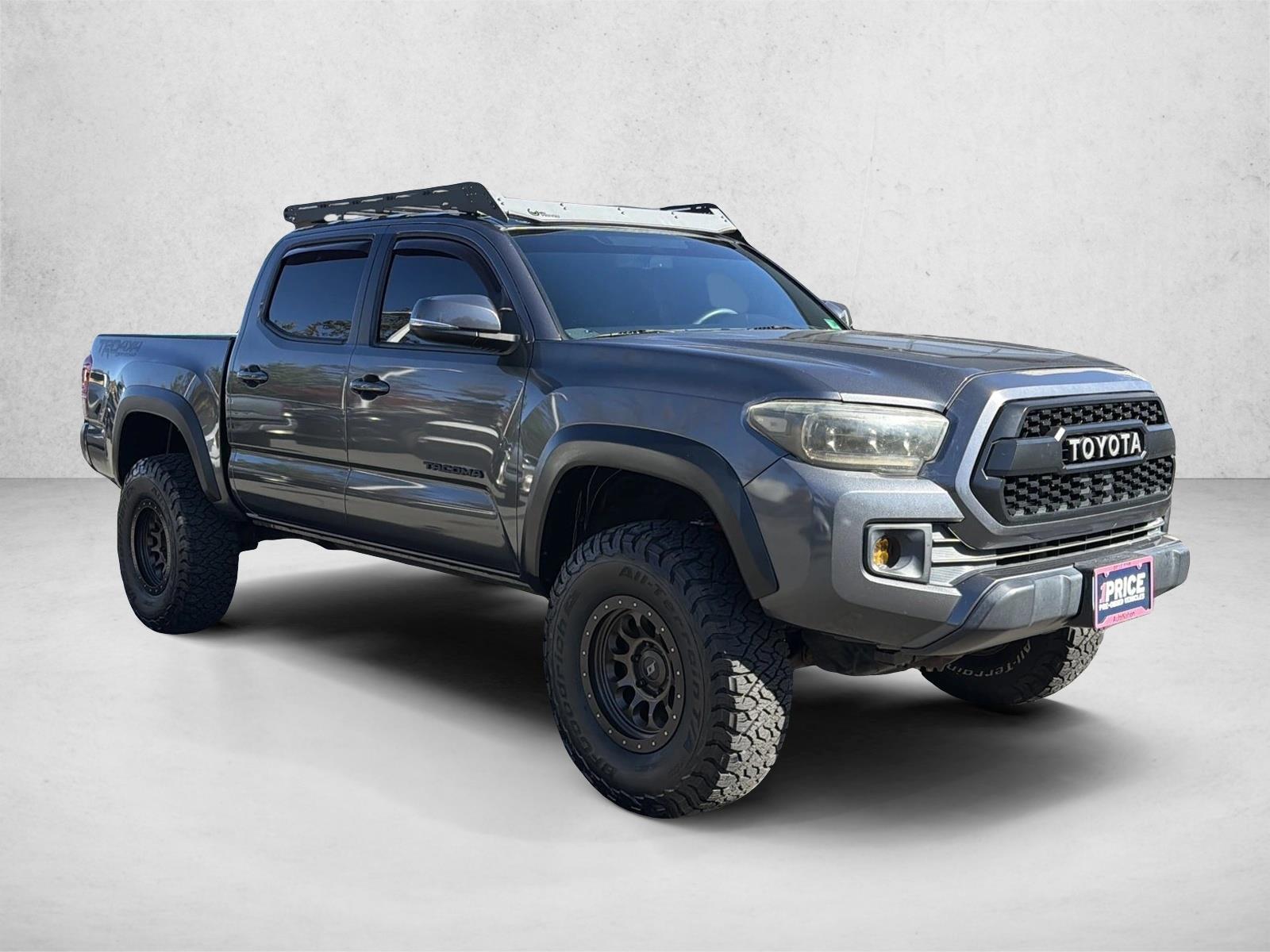 2017 Toyota Tacoma TRD V6 photo 3
