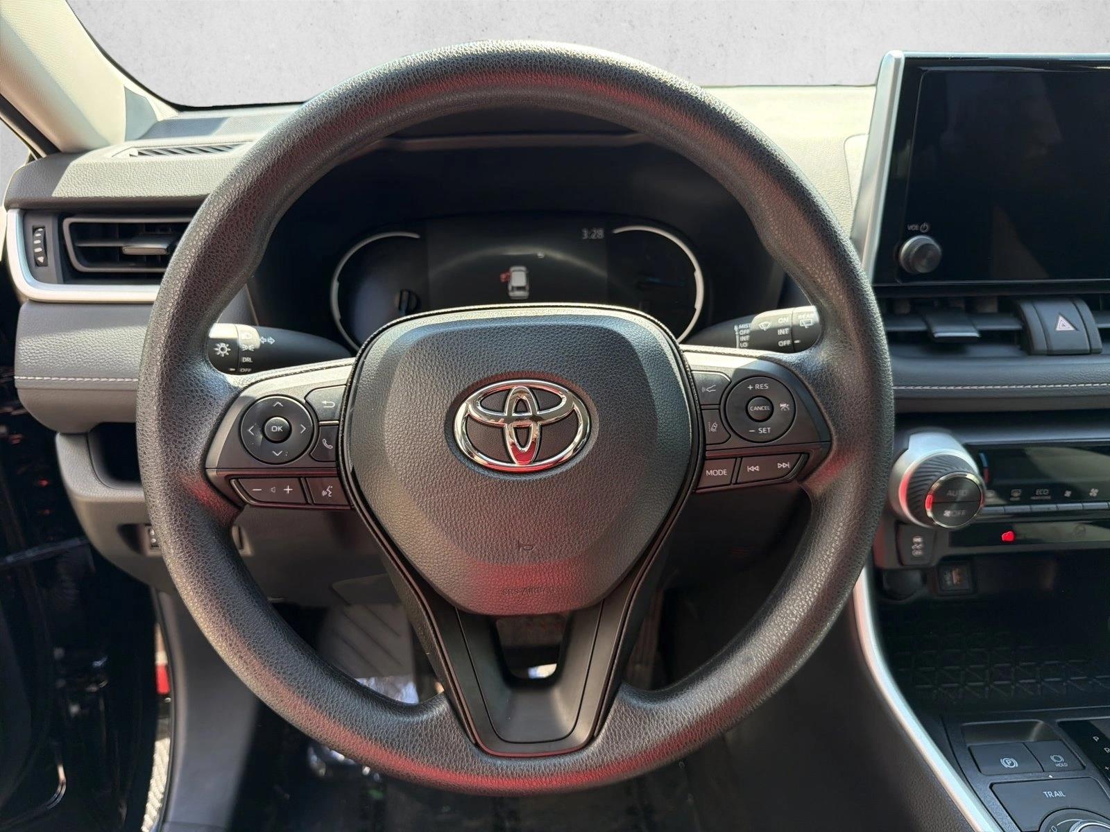 2025 Toyota RAV4 LE - Photo 13