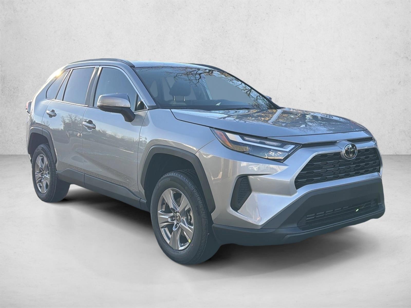 2025 Toyota RAV4 XLE photo 3