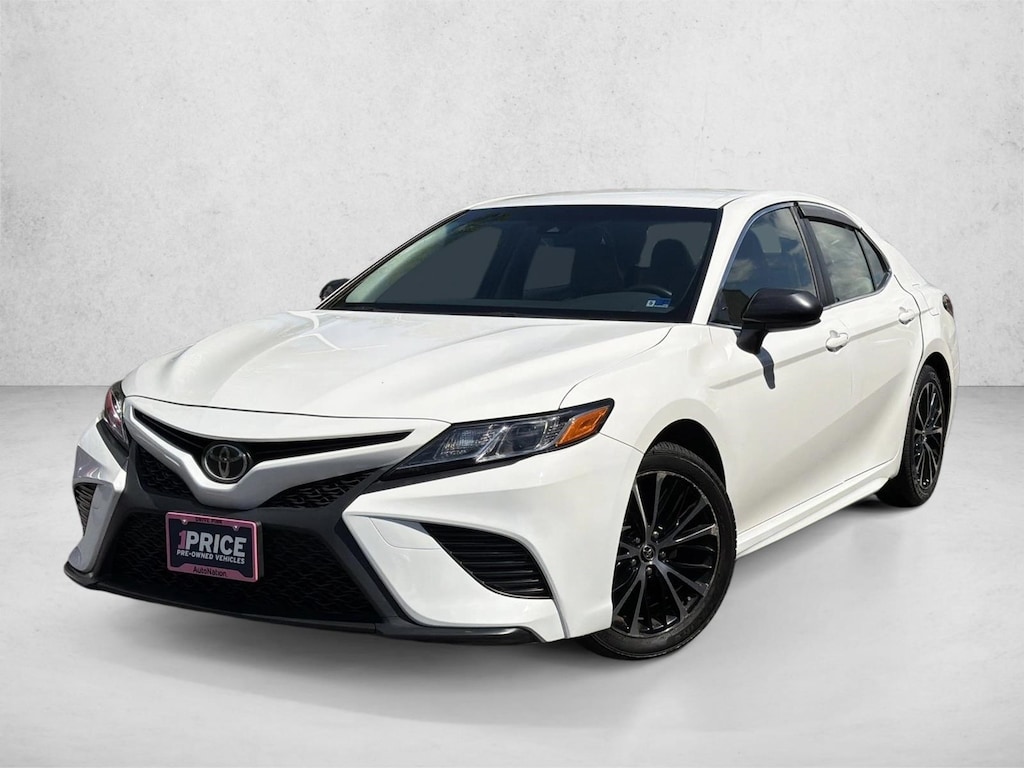 Used 2018 Toyota Camry SE Sedan