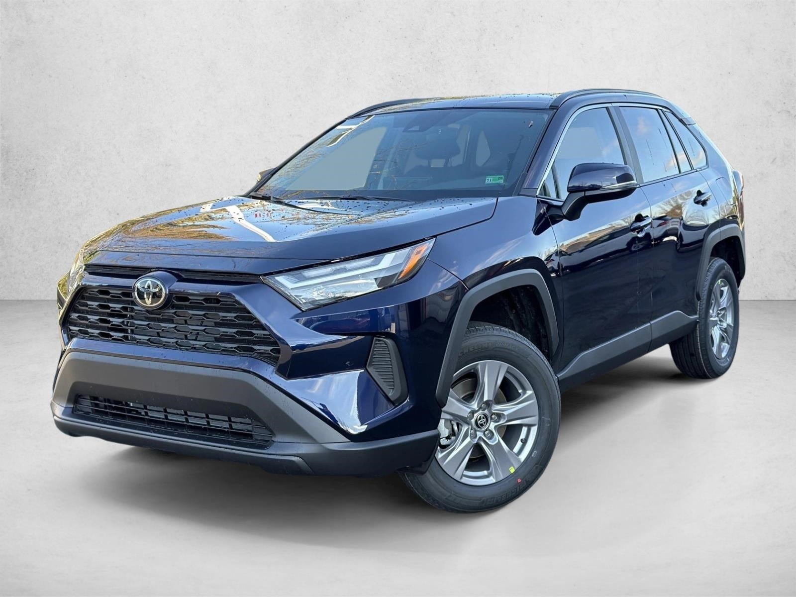 2025 Toyota RAV4 XLE's photo