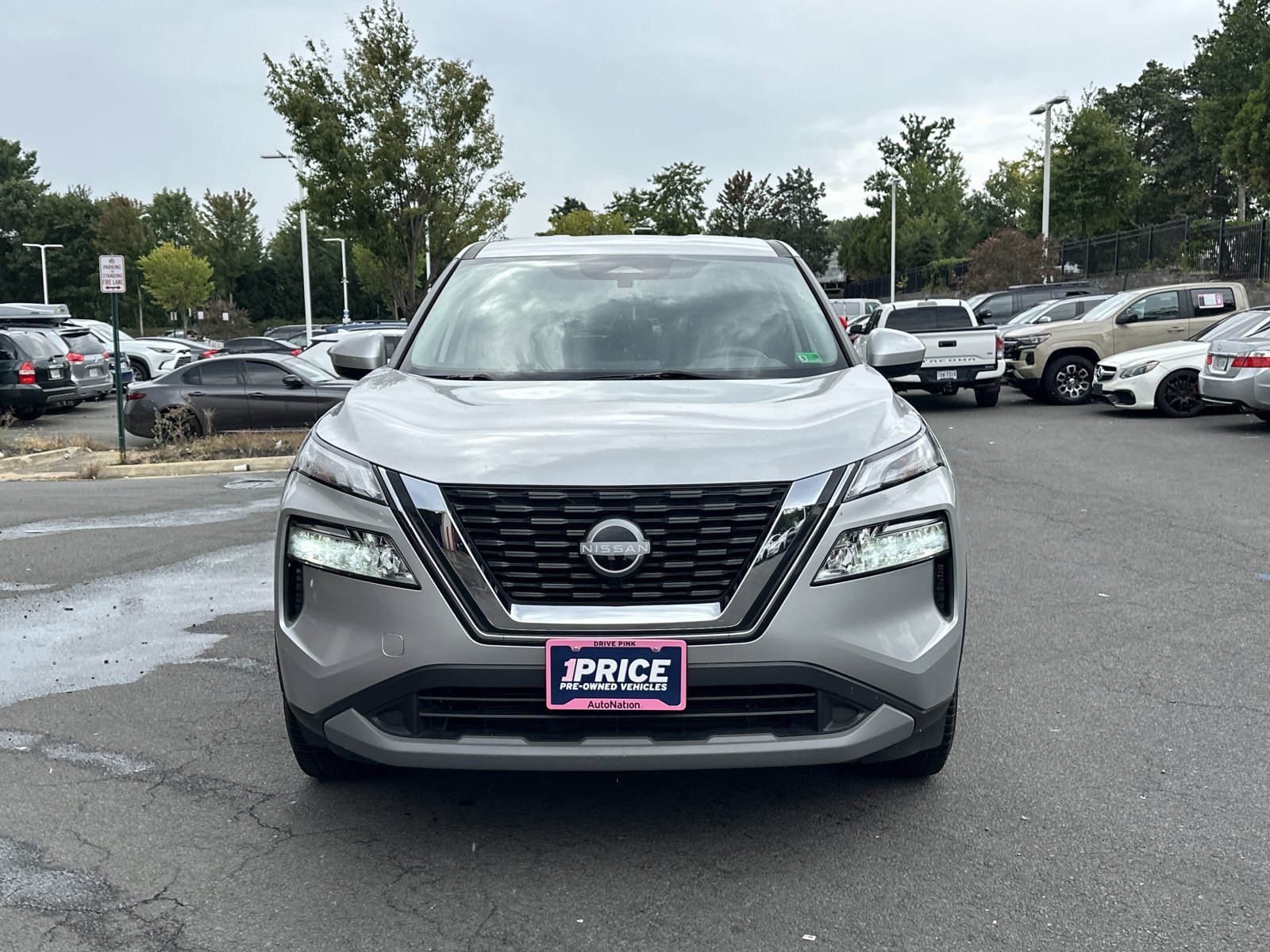 2023 Nissan Rogue SV photo 2