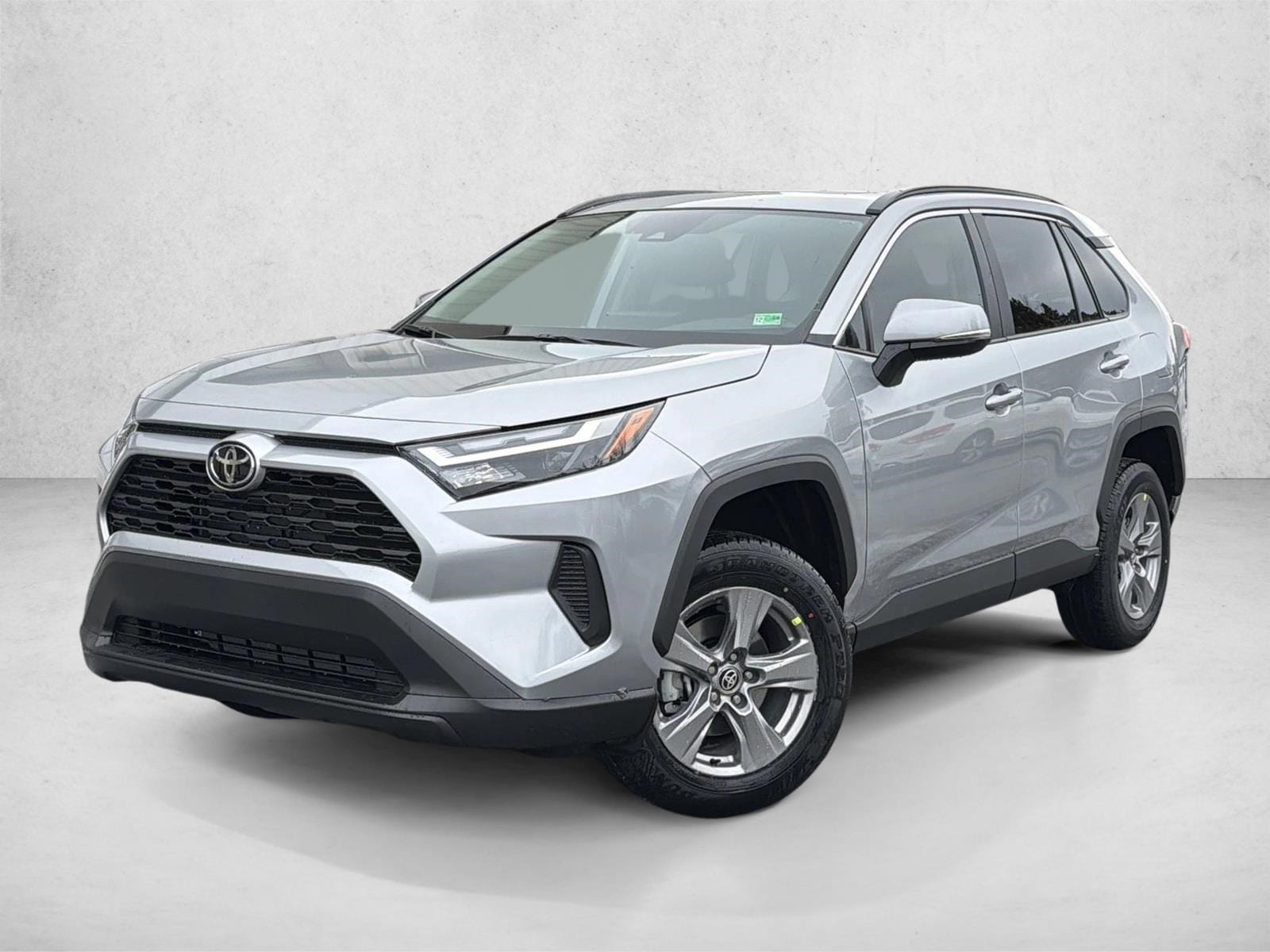 2025 Toyota RAV4 XLE's photo