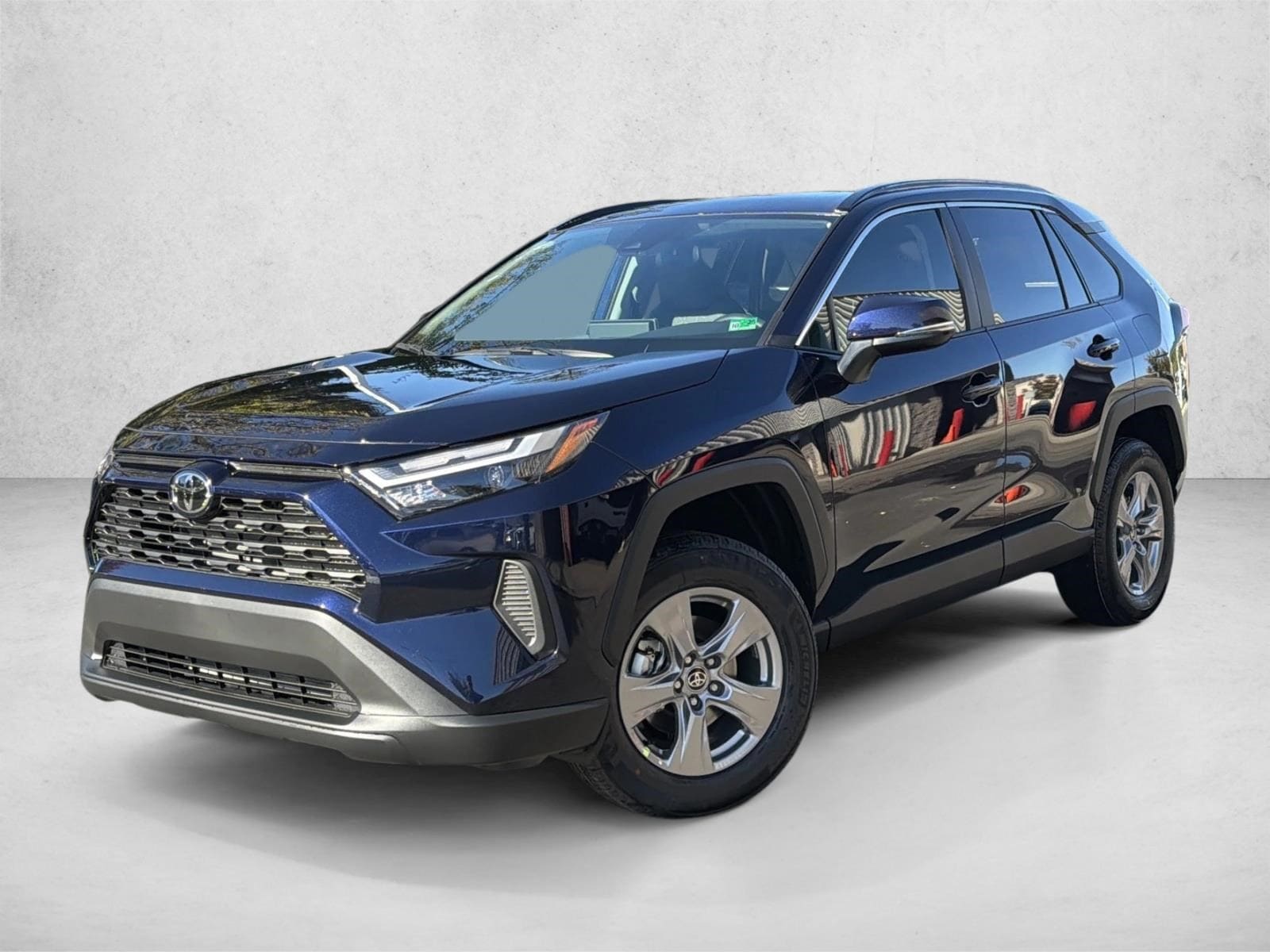 2025 Toyota RAV4 XLE's photo