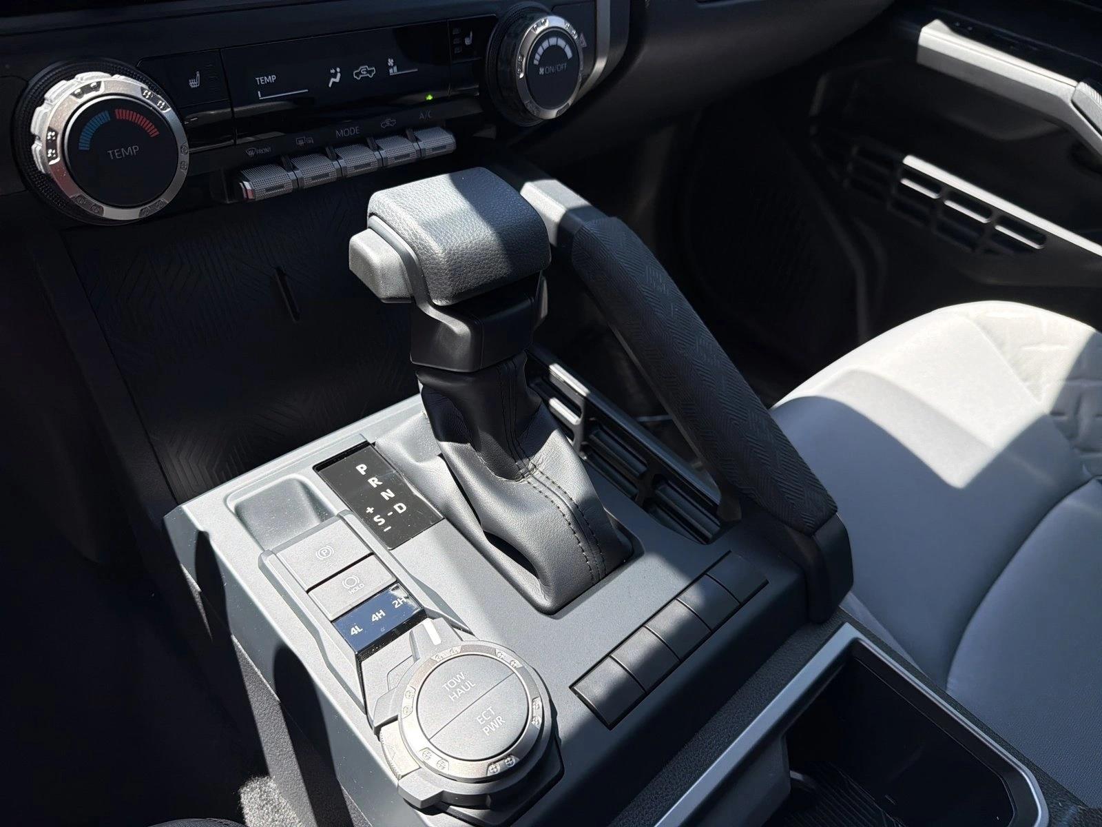 2026 Toyota Tacoma SR5 - Photo 17