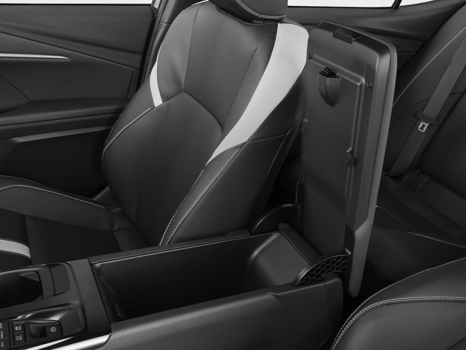 2026 Toyota Camry SE - Photo 10