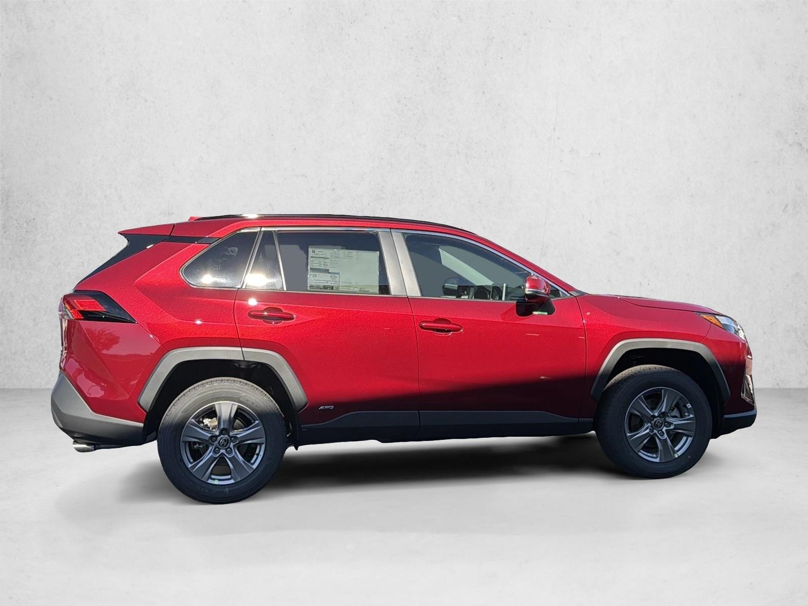 2025 Toyota RAV4 Hybrid XLE photo 4