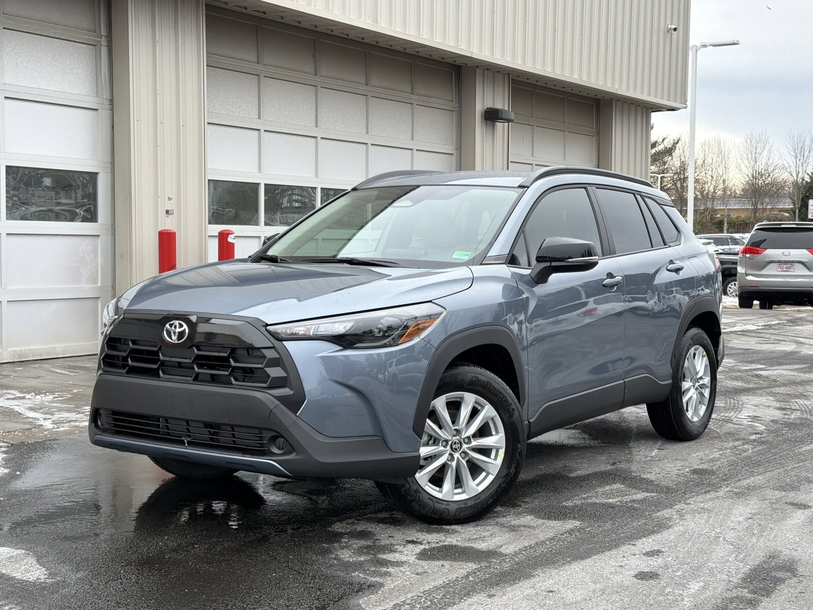 2026 Toyota Corolla Cross LE's photo