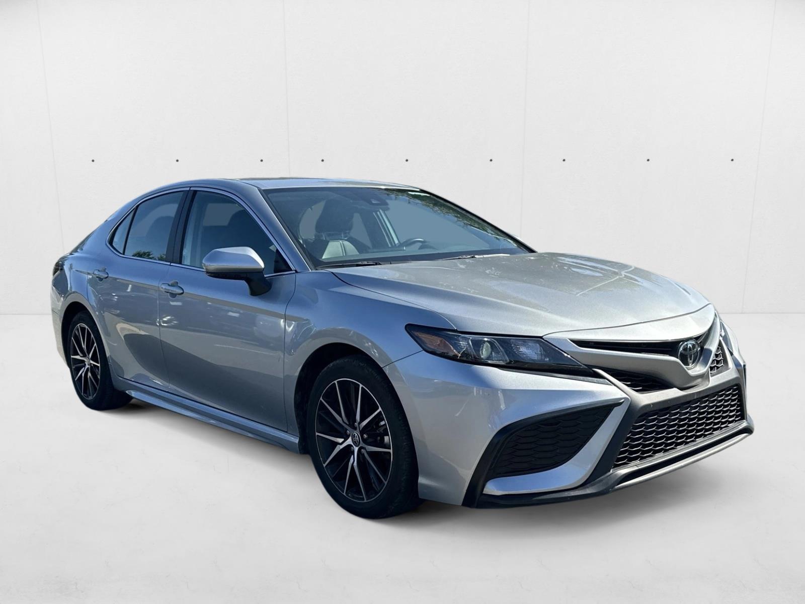 2024 Toyota Camry SE photo 3