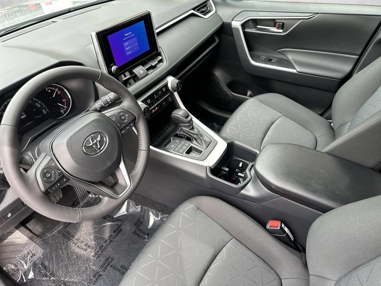 2025 Toyota RAV4 XLE photo 3