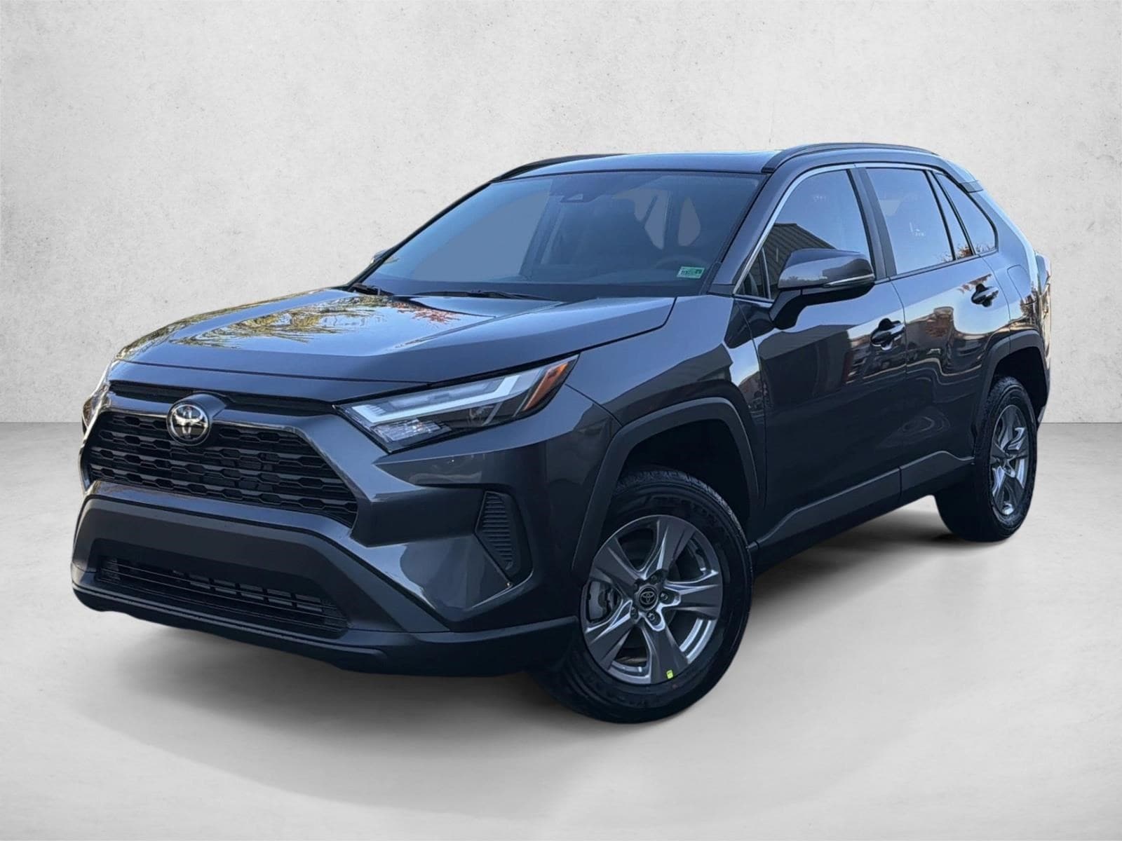 2025 Toyota RAV4 XLE's photo