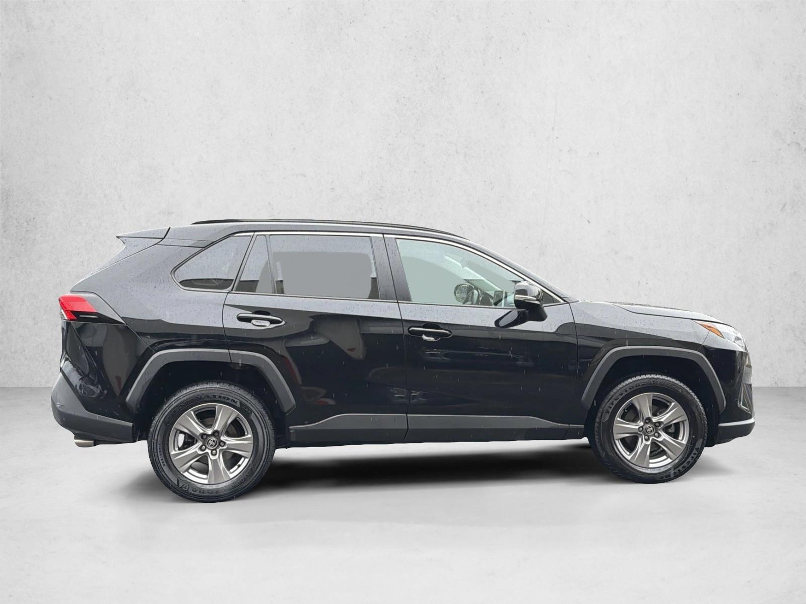 2024 Toyota RAV4 XLE photo 3