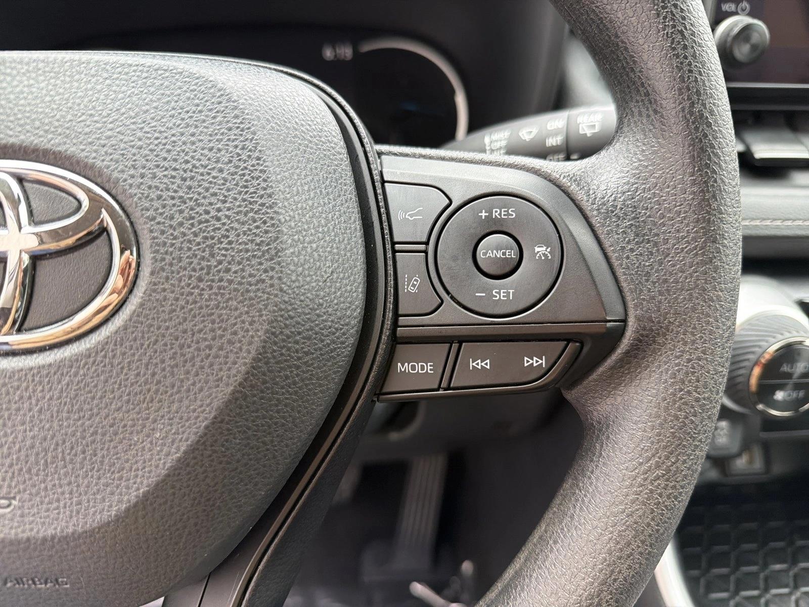 2025 Toyota RAV4 LE - Photo 16