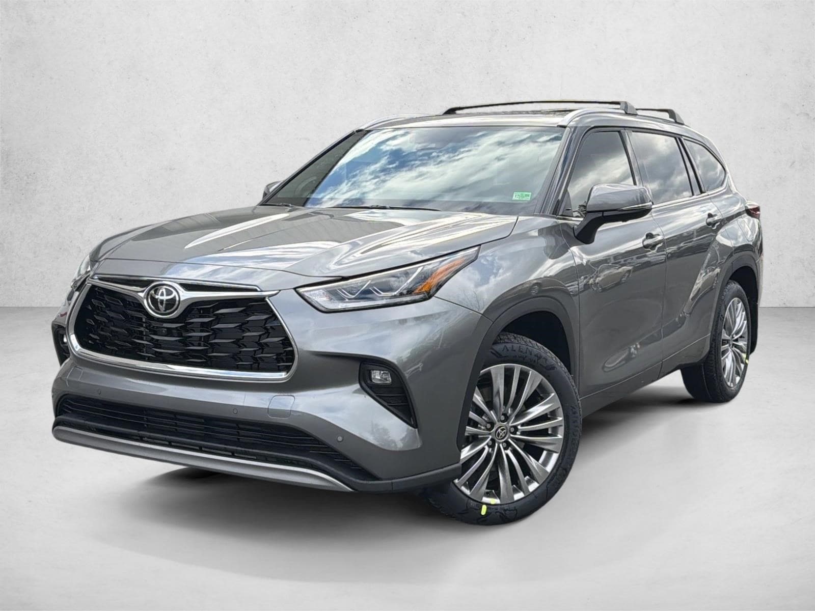 2026 Toyota Highlander Platinum's photo