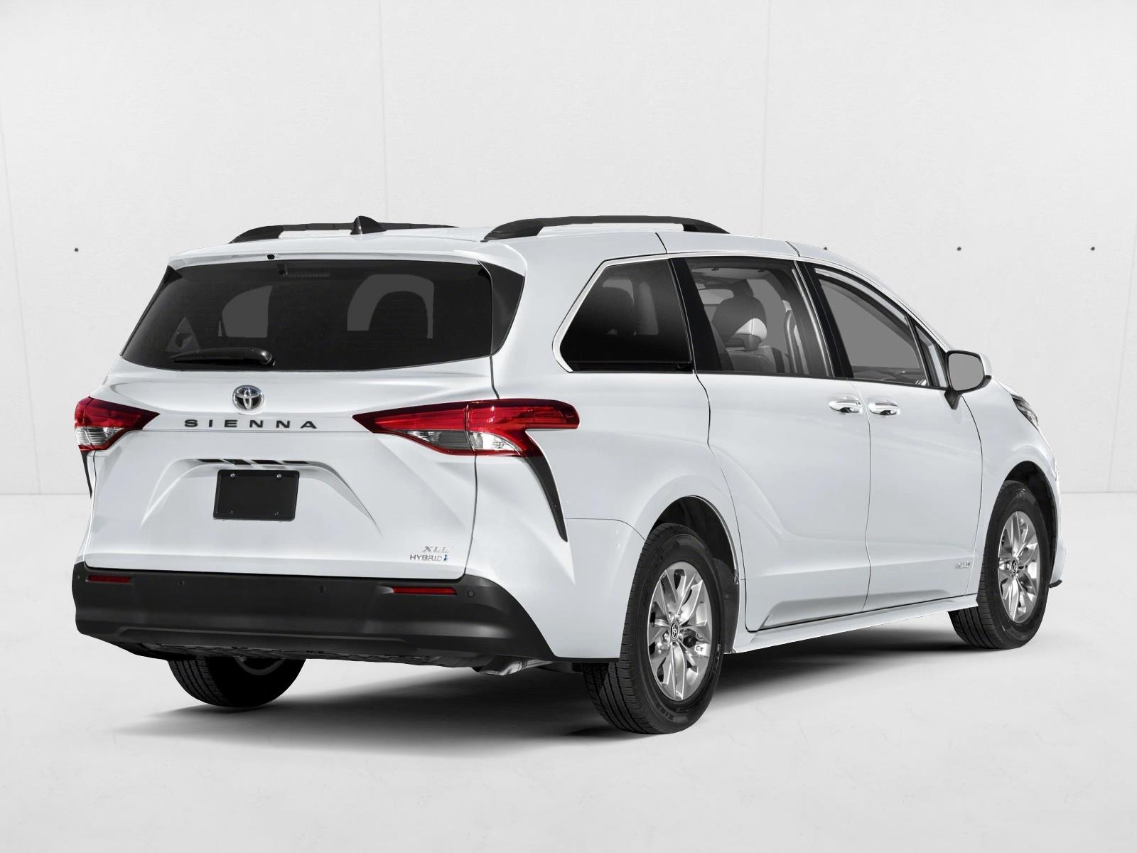 2025 Toyota Sienna XLE photo 2