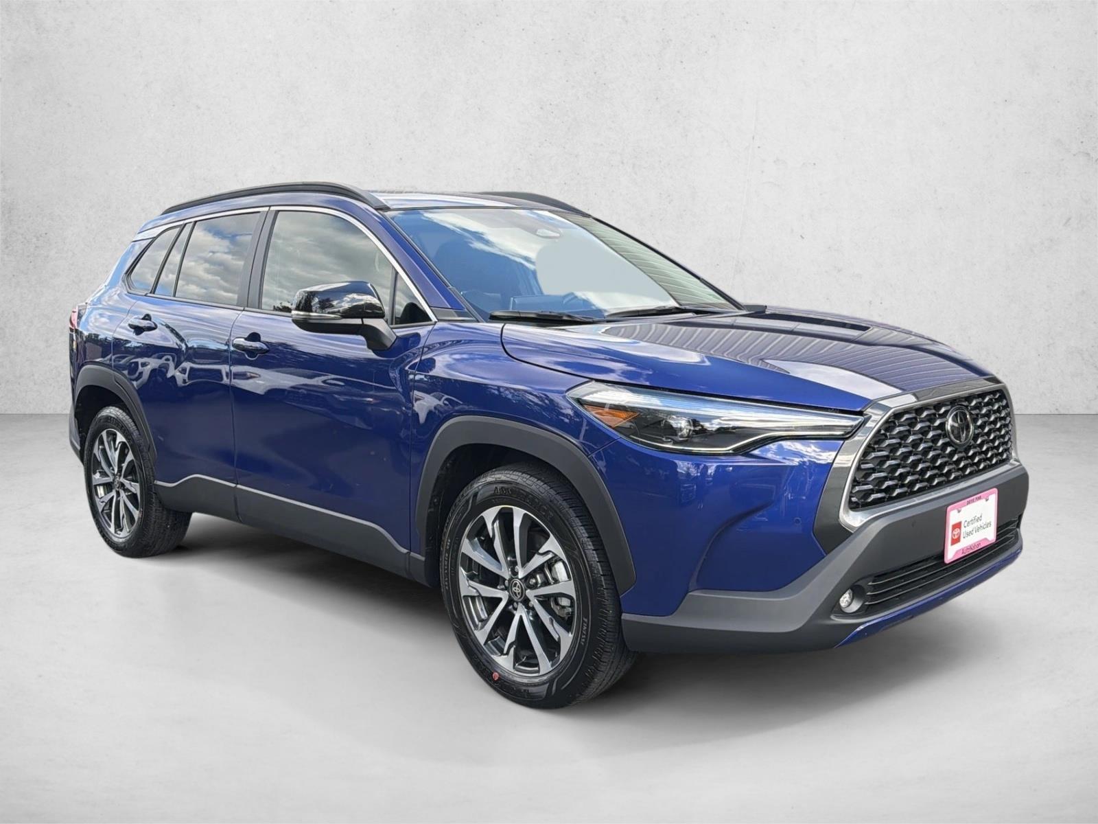 2025 Toyota Corolla Cross XLE photo 3