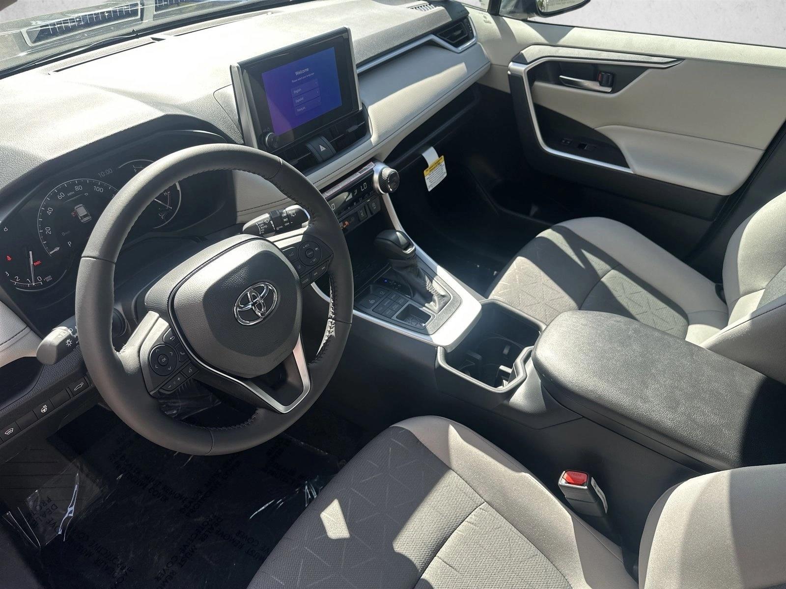 2025 Toyota RAV4 XLE photo 3