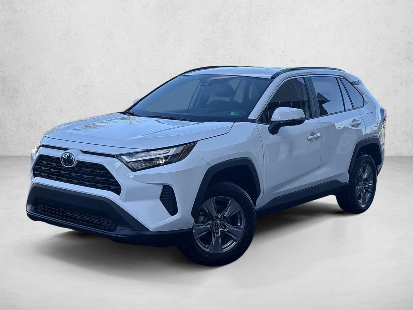 2025 Toyota RAV4 XLE's photo